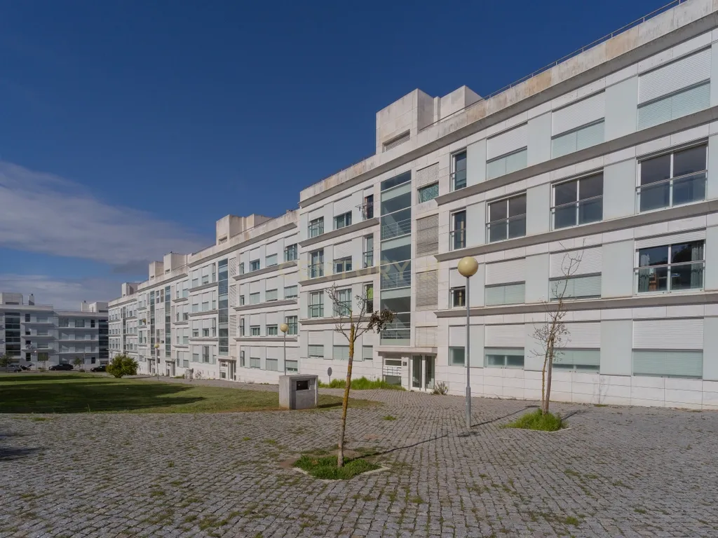 Apartamento com parqueamento, vista mar, nos Capuchos, Caparica - Image 22