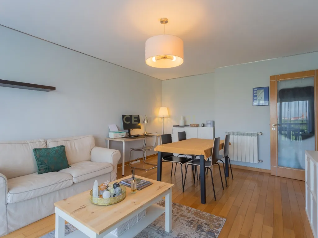 Apartamento com parqueamento, vista mar, nos Capuchos, Caparica - Image 6
