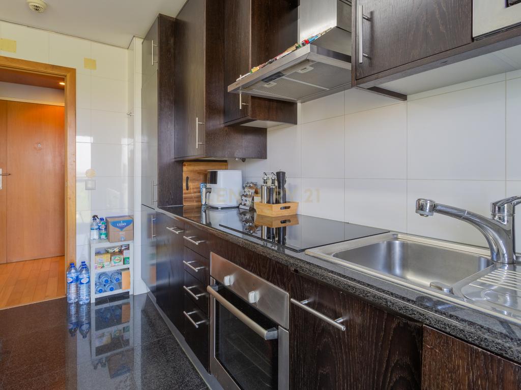 Apartamento com parqueamento, vista mar, nos Capuchos, Caparica - Image 10