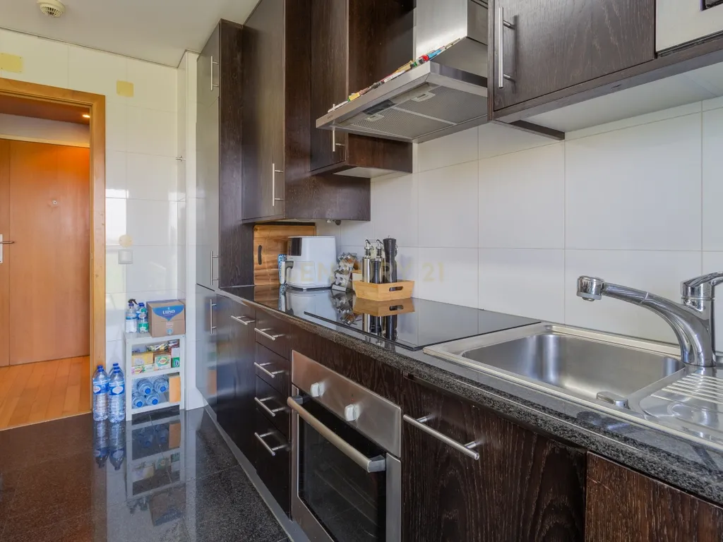 Apartamento com parqueamento, vista mar, nos Capuchos, Caparica - Image 10