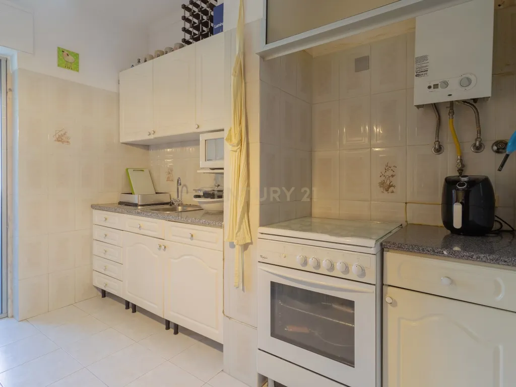 Apartamento T1 Carnaxide - Cozinha Independente - Transportes - Estacionamento - Image 11