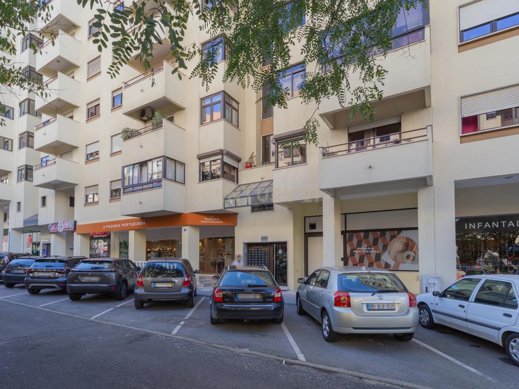 Apartamento T3 Loures, Infantado - Image 24