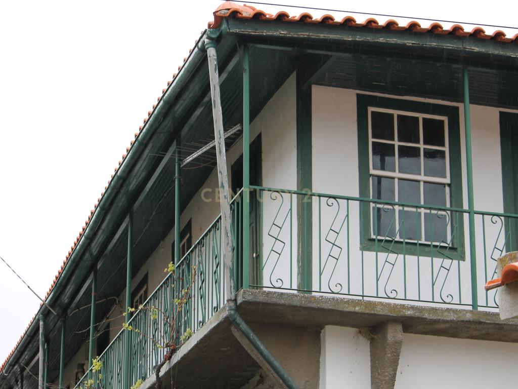 Moradia, Celeiro e Adega em Vilarelhos - Alfândega da Fé - Image 2