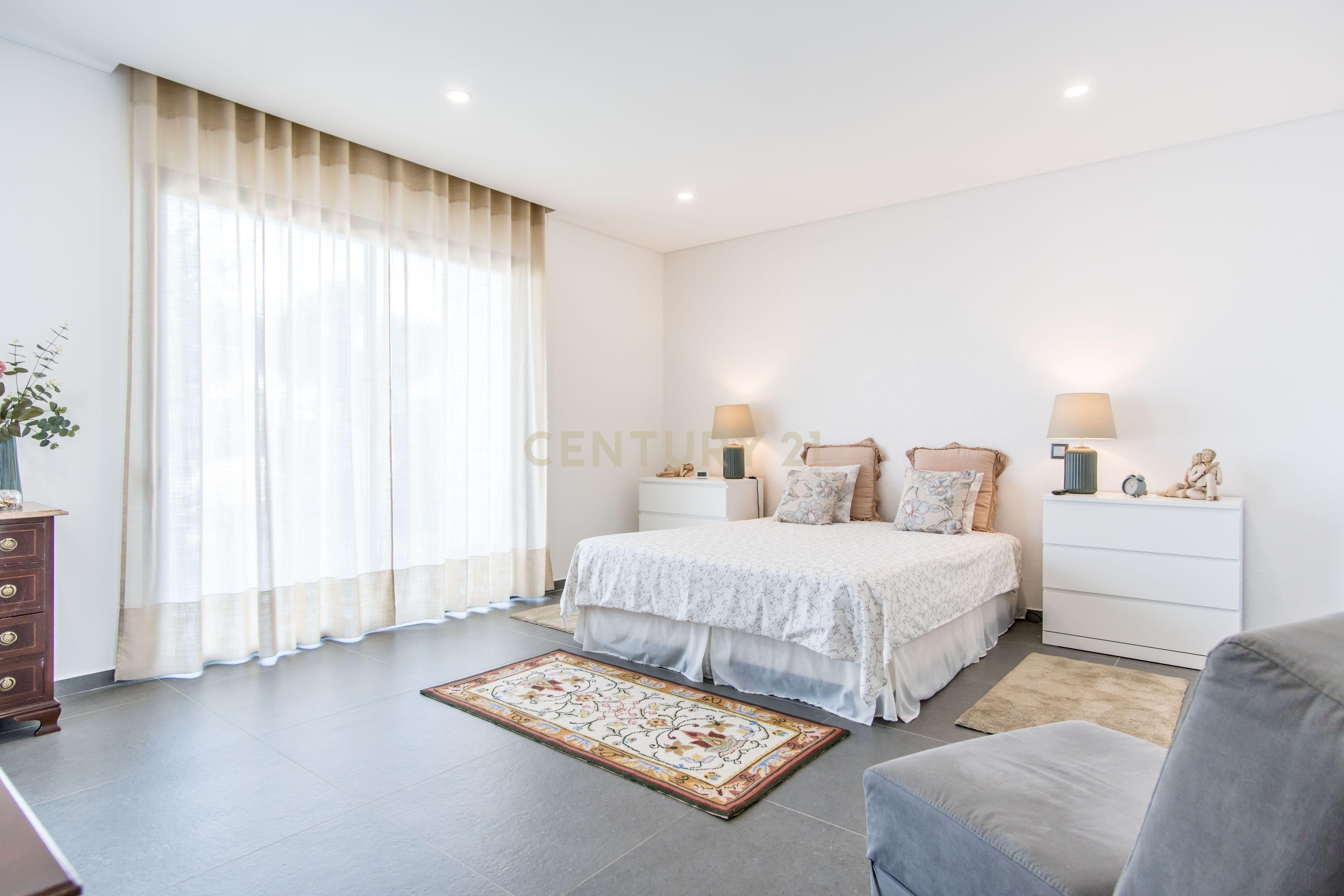 Viva o Melhor de Ferragudo num T3 de Luxo com Localização Privilegiada - Image 15