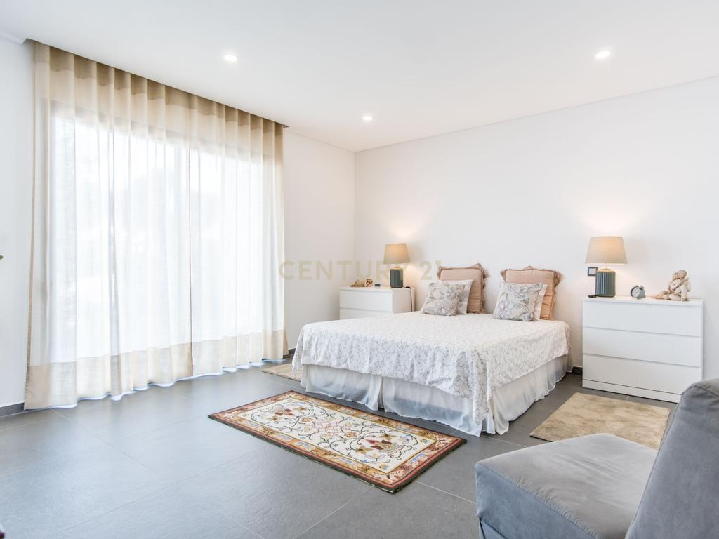 Viva o Melhor de Ferragudo num T3 de Luxo com Localização Privilegiada - Image 15