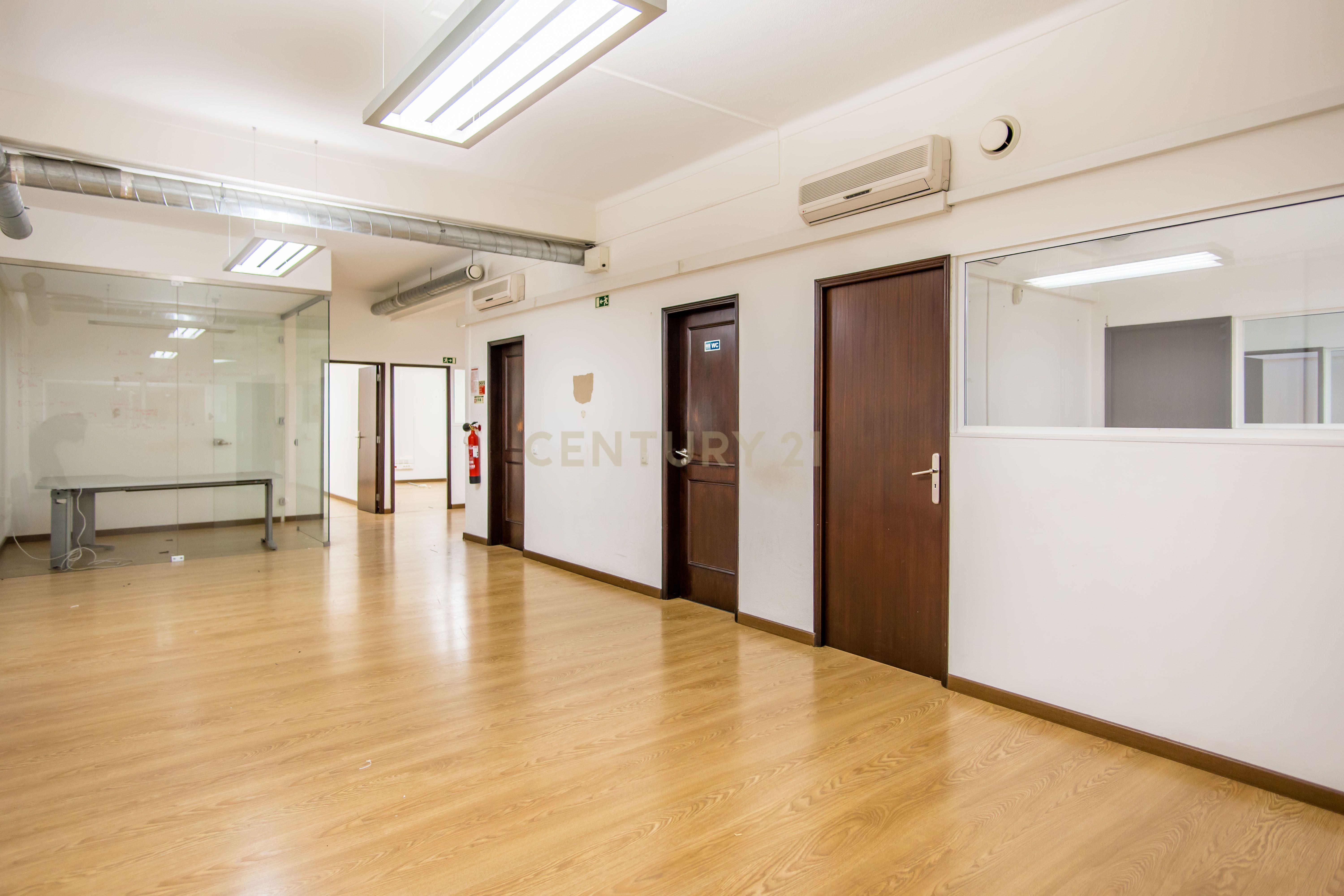 ESPAÇO COMERCIAL COM 280M2 NO CENTRO DE ALMANCIL - Image 4