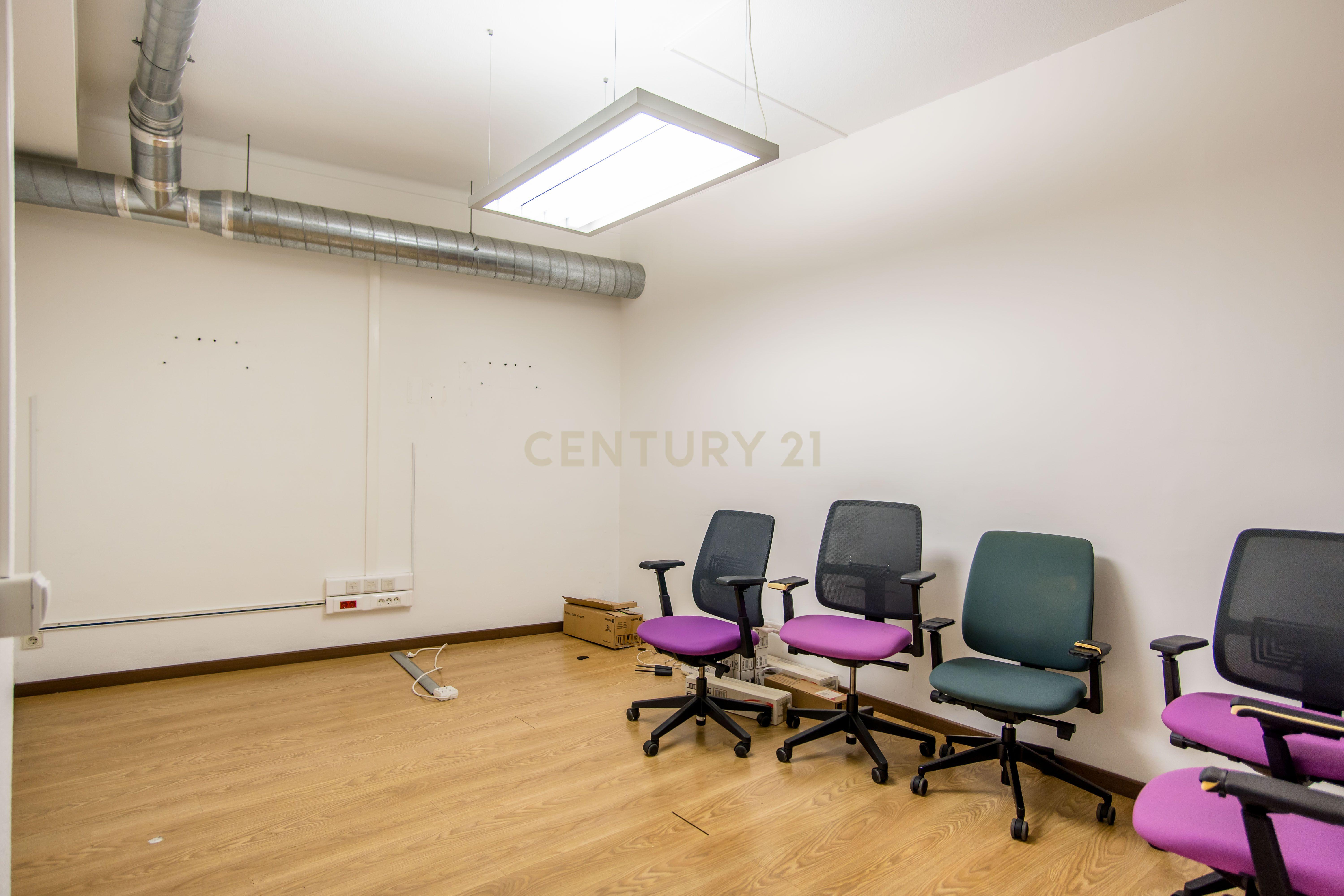 ESPAÇO COMERCIAL COM 280M2 NO CENTRO DE ALMANCIL - Image 12