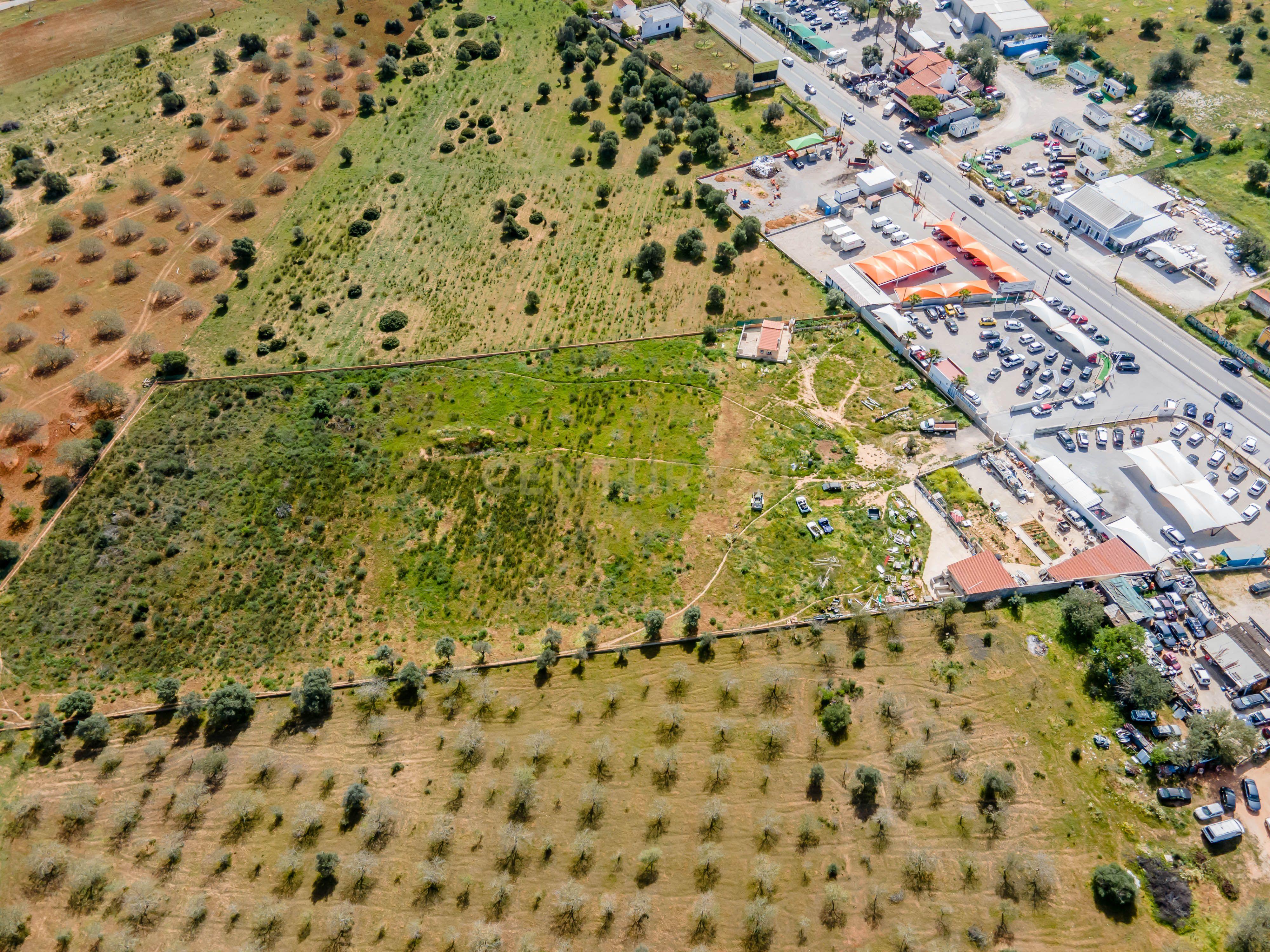 Terreno com acesso directo à Estrada Nacional 125 (EN 125), terreno de 17.720 m² 2 minutos do Algarve shopping - Image 8