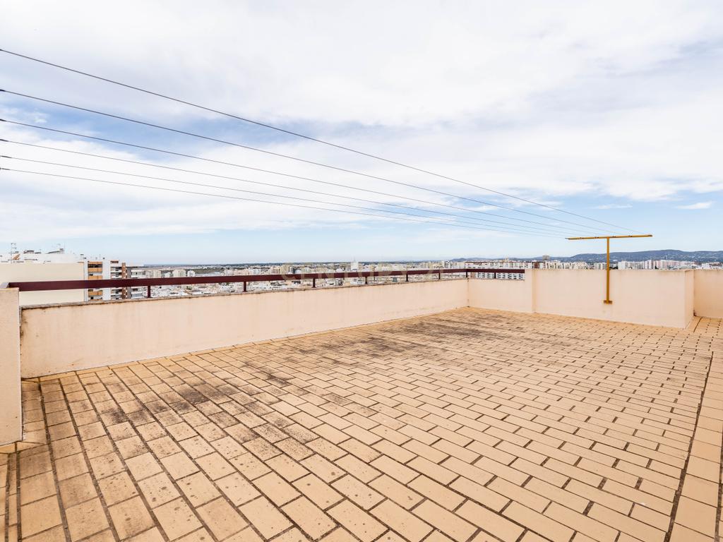 Apartamento T4 na Avenida 5 de Outubro - Faro - Image 42