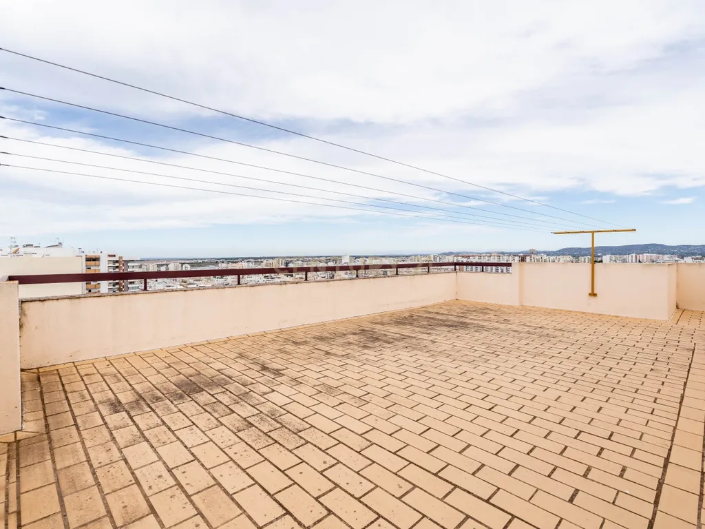 Apartamento T4 na Avenida 5 de Outubro - Faro - Image 42
