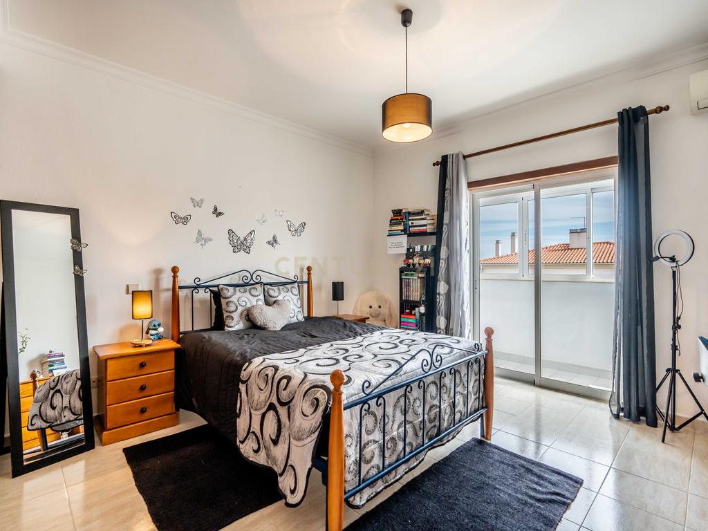 Apartamento T3 com áreas generosas, Garagem em Box, em Portimão - Image 22
