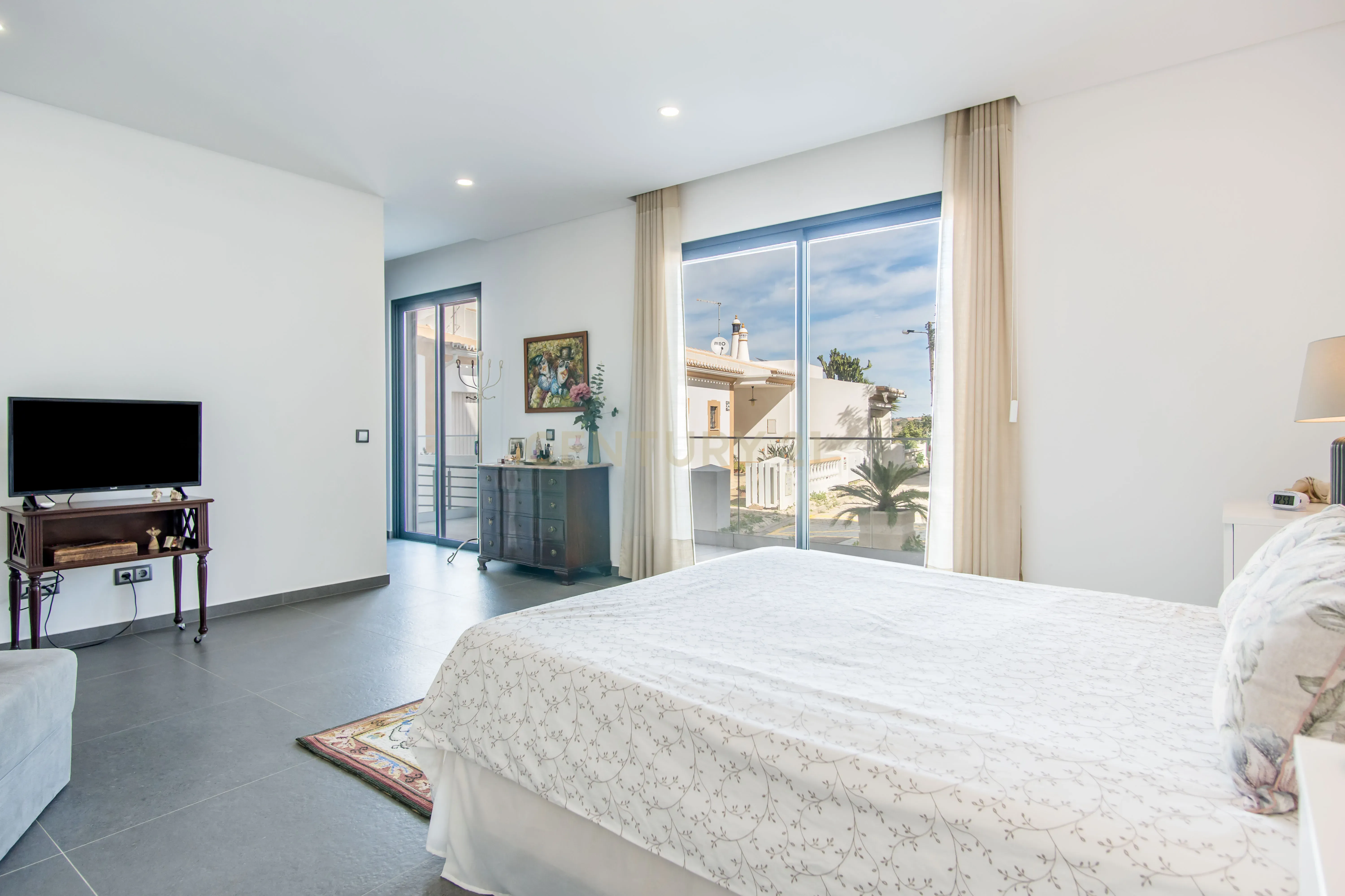 Viva o Melhor de Ferragudo num T3 de Luxo com Localização Privilegiada - Image 14