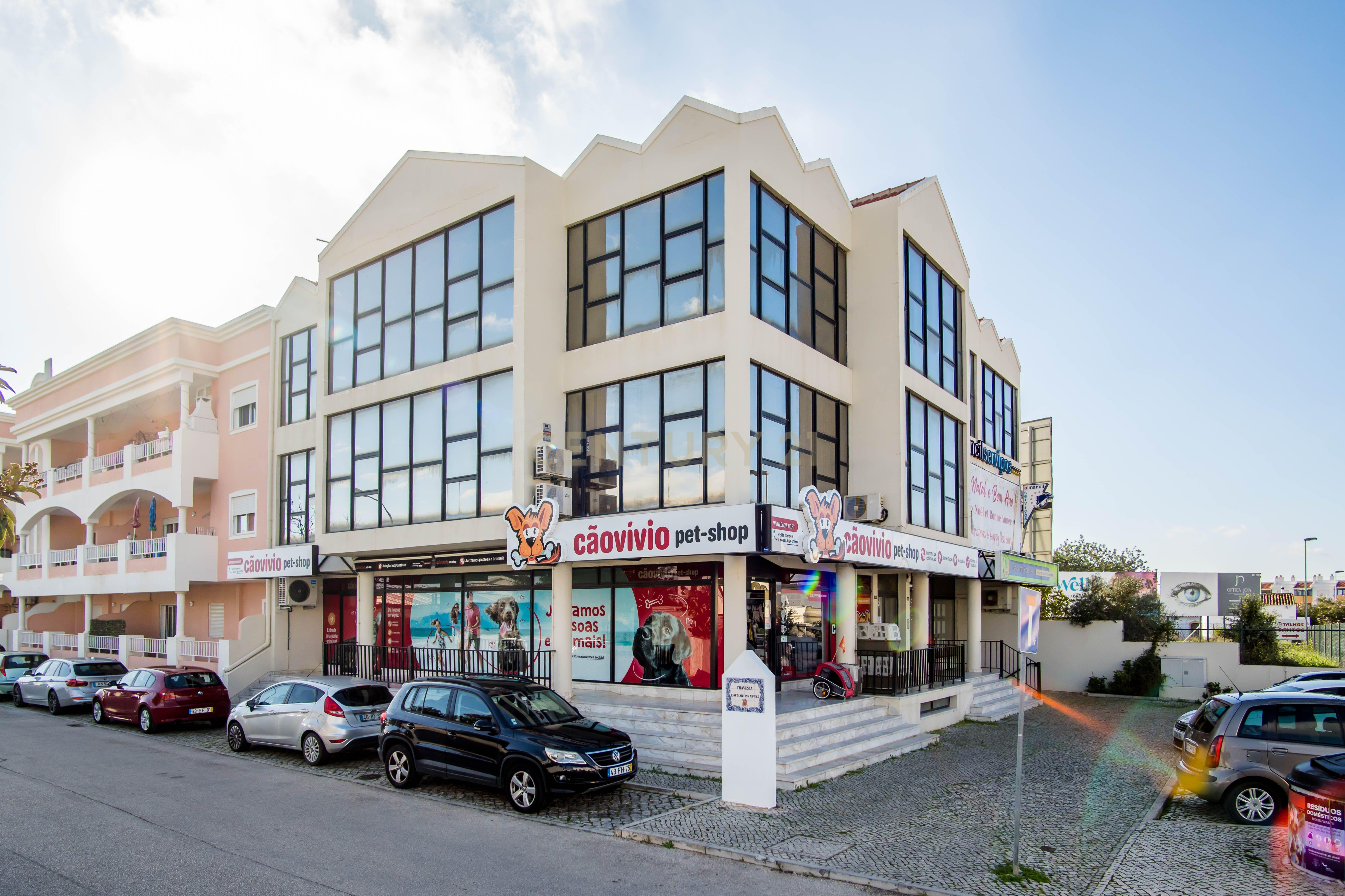 ESPAÇO COMERCIAL COM 280M2 NO CENTRO DE ALMANCIL - Image 2