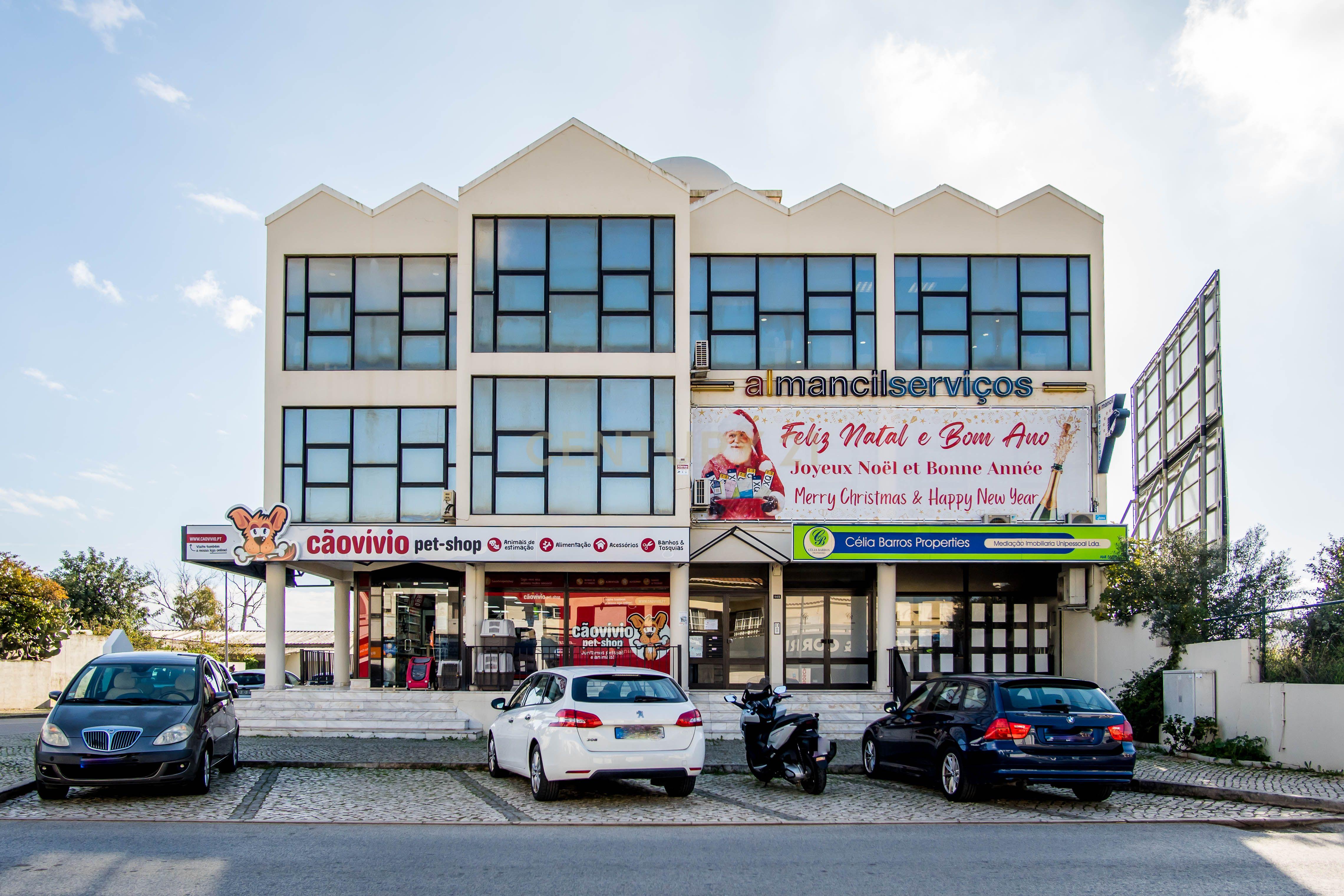 ESPAÇO COMERCIAL COM 280M2 NO CENTRO DE ALMANCIL - Image 1
