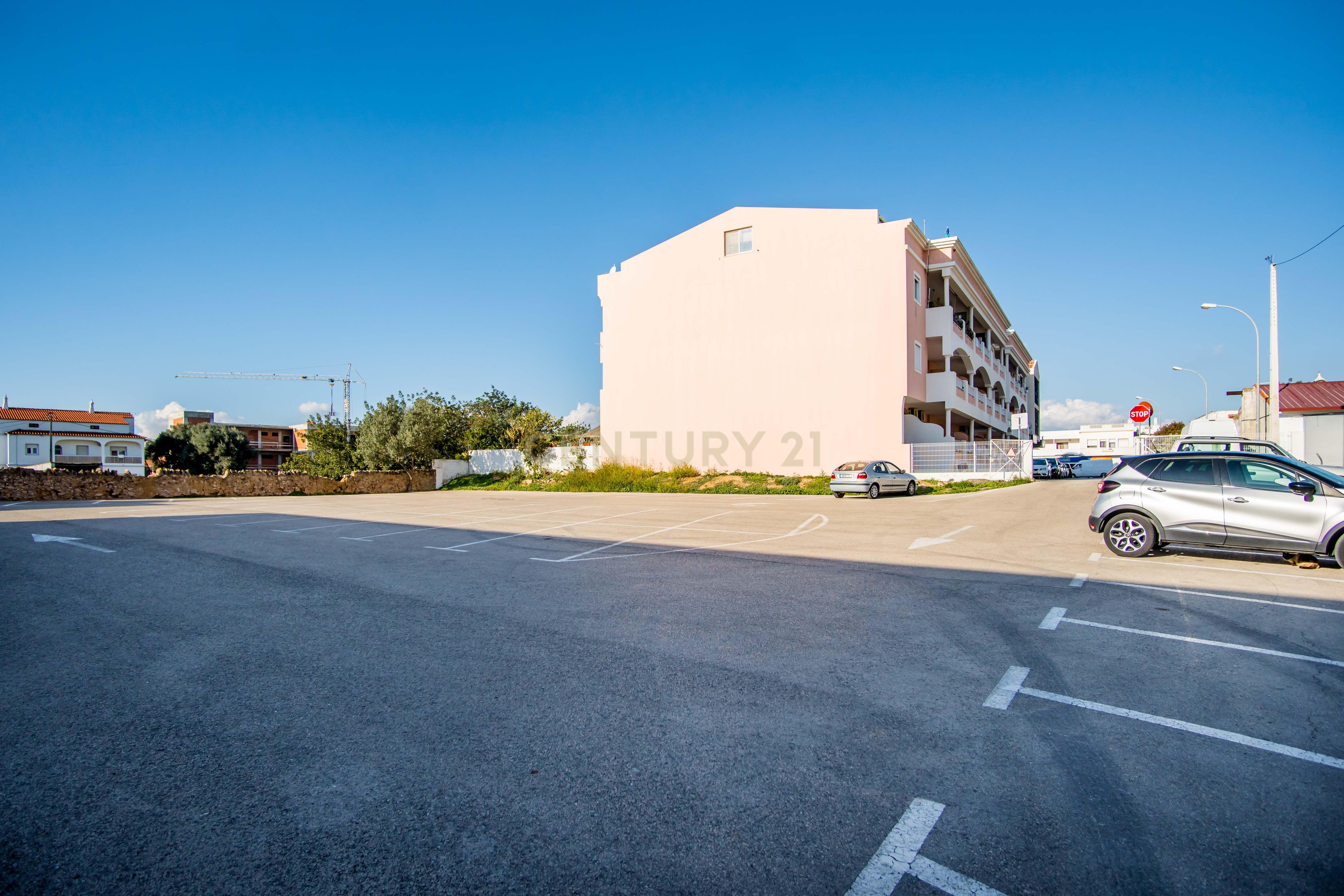 ESPAÇO COMERCIAL COM 280M2 NO CENTRO DE ALMANCIL - Image 5