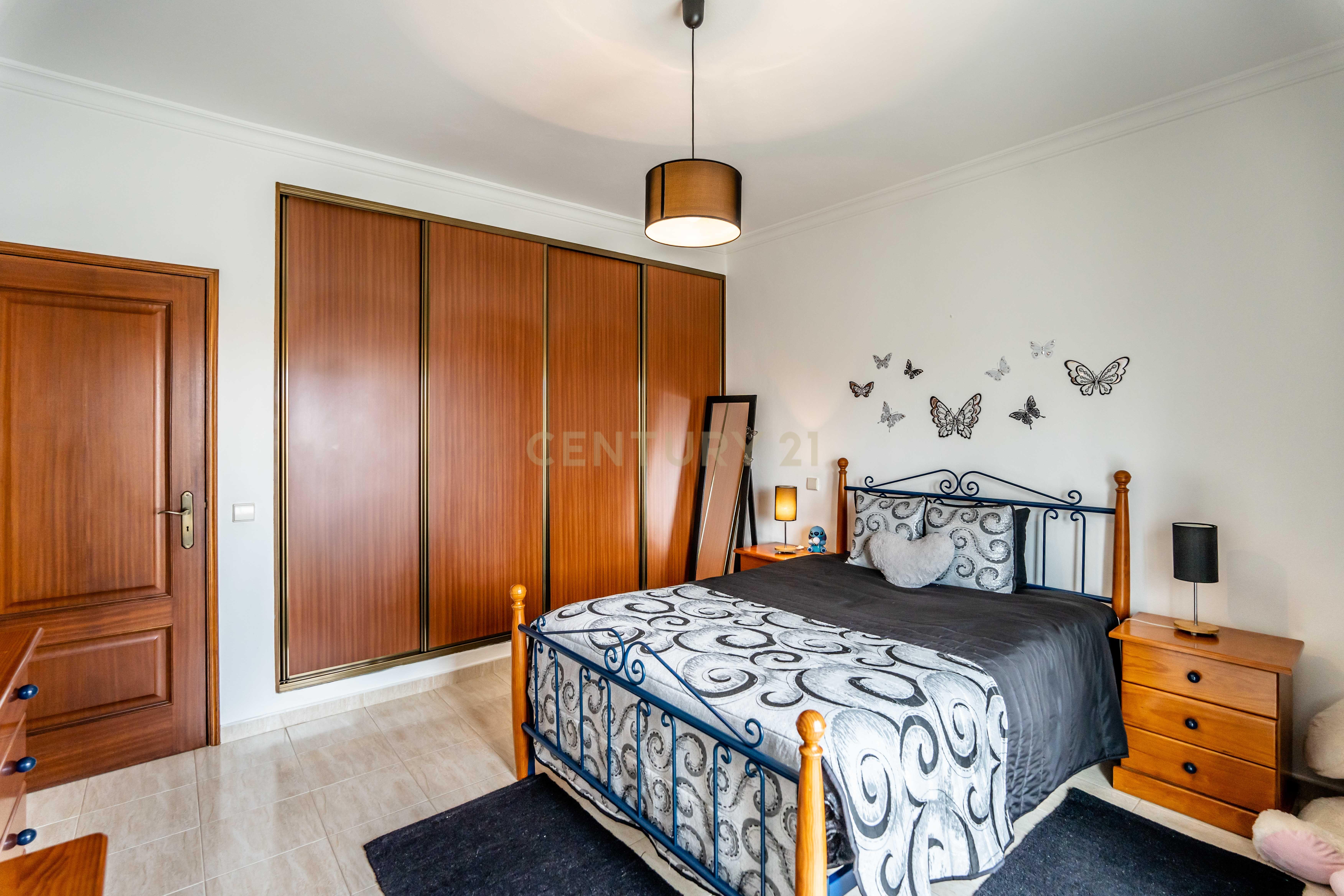 Apartamento T3 com áreas generosas, Garagem em Box, em Portimão - Image 23