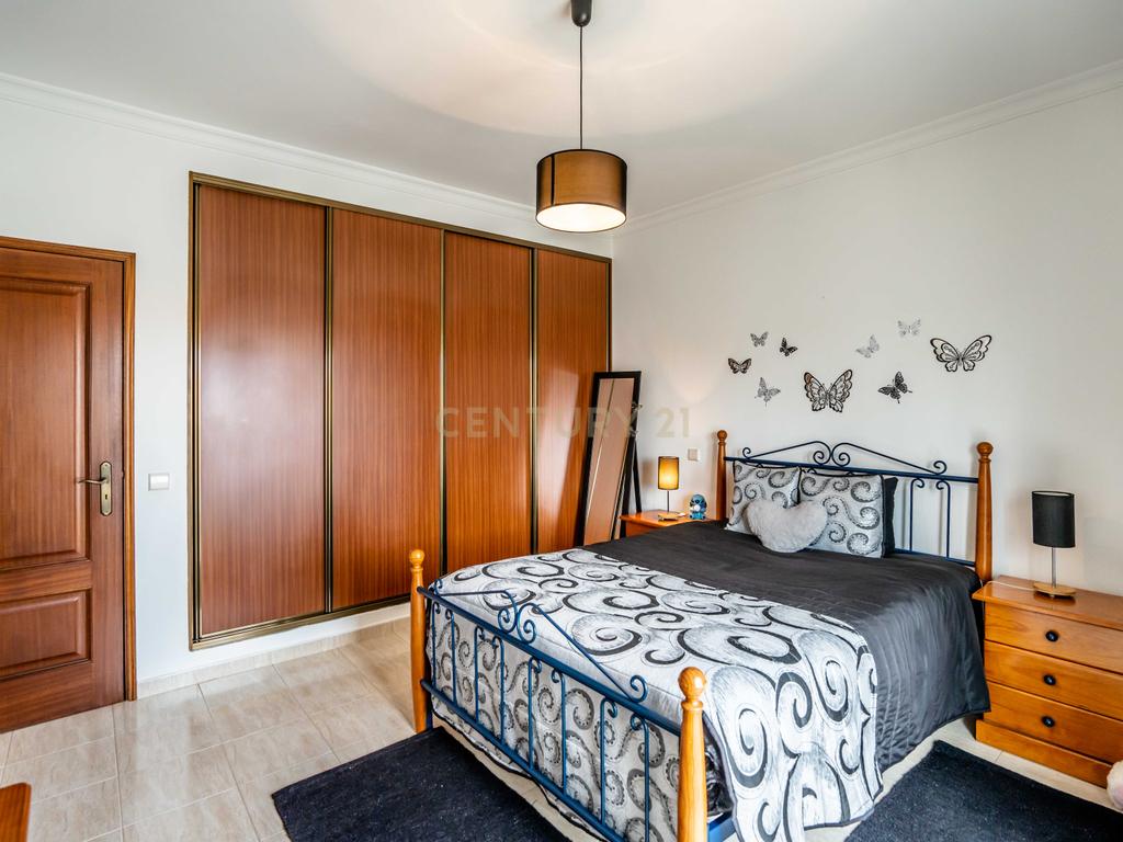 Apartamento T3 com áreas generosas, Garagem em Box, em Portimão - Image 23