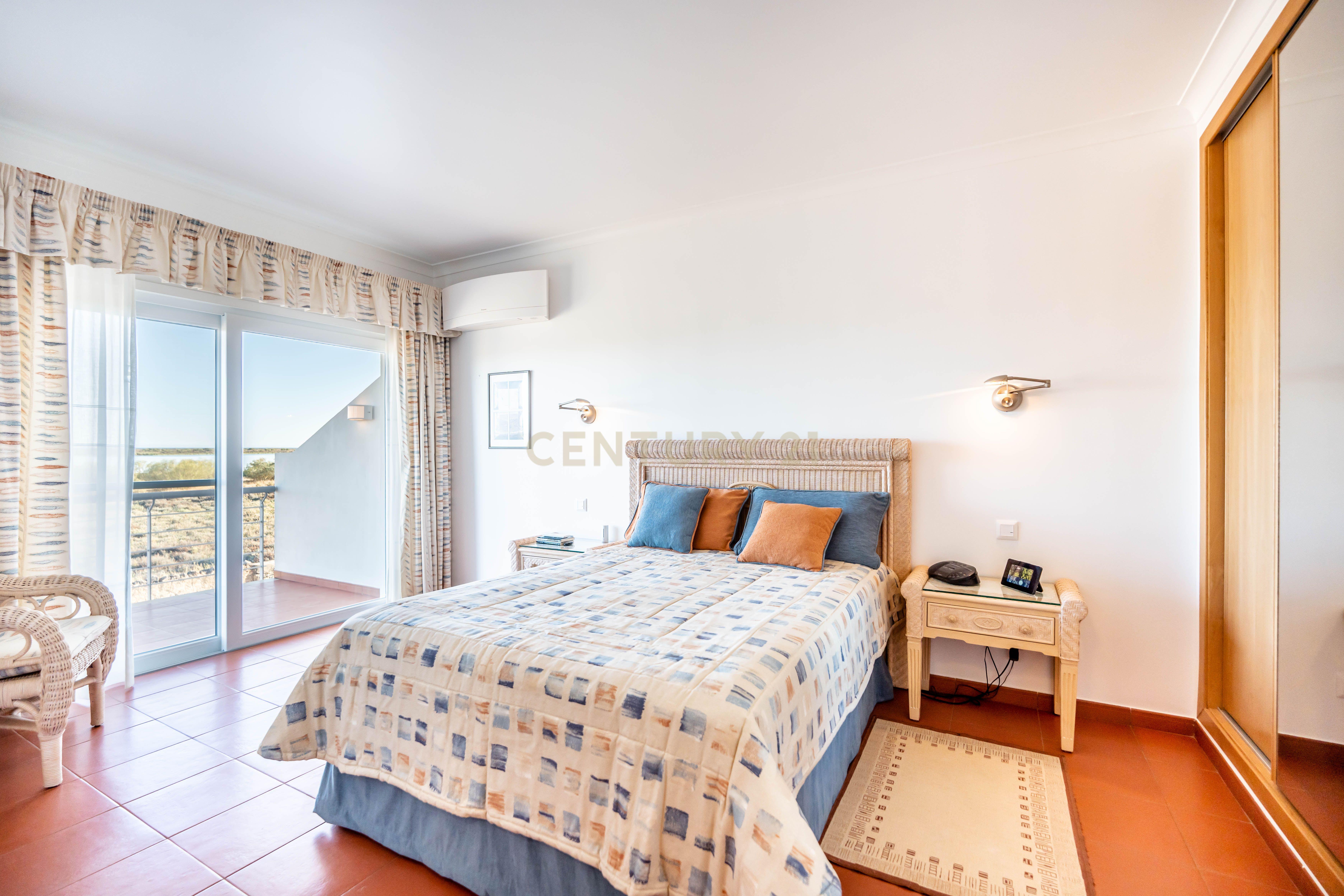 Moradia na 1º linha da Ria Formosa, no Resort Golden Club Cabanas de Tavira - Image 19