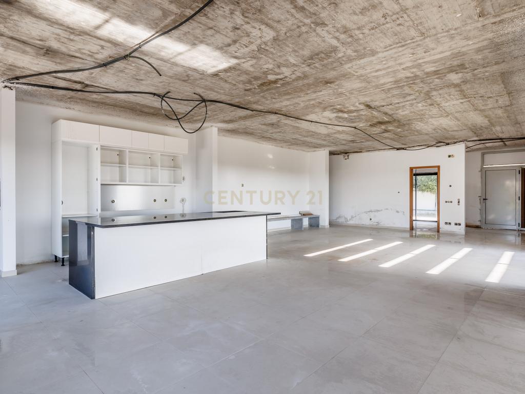 Terreno com moradia contemporânea para terminar - Urbanização Cerro Azul, Quelfes - Image 5