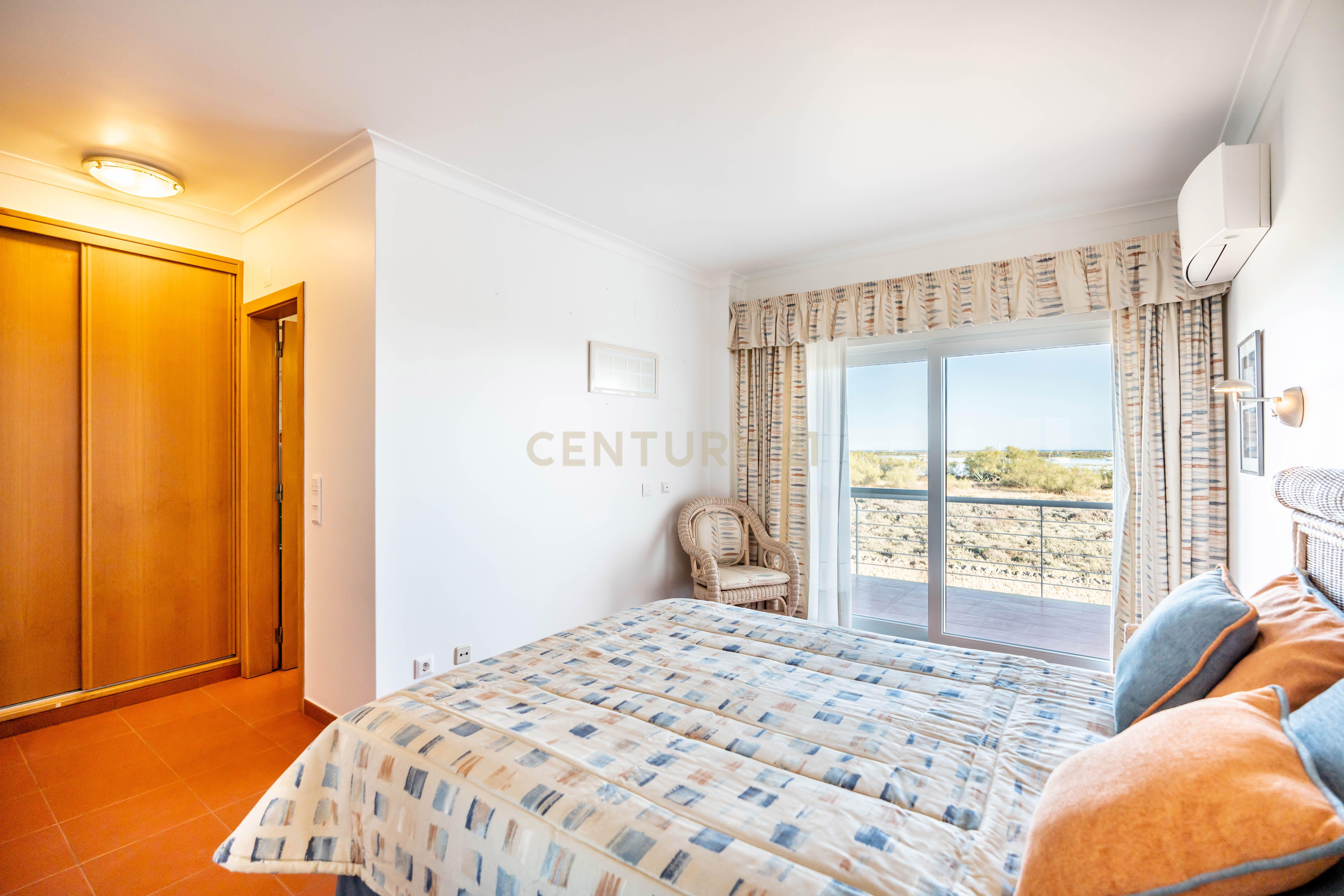 Moradia na 1º linha da Ria Formosa, no Resort Golden Club Cabanas de Tavira - Image 18