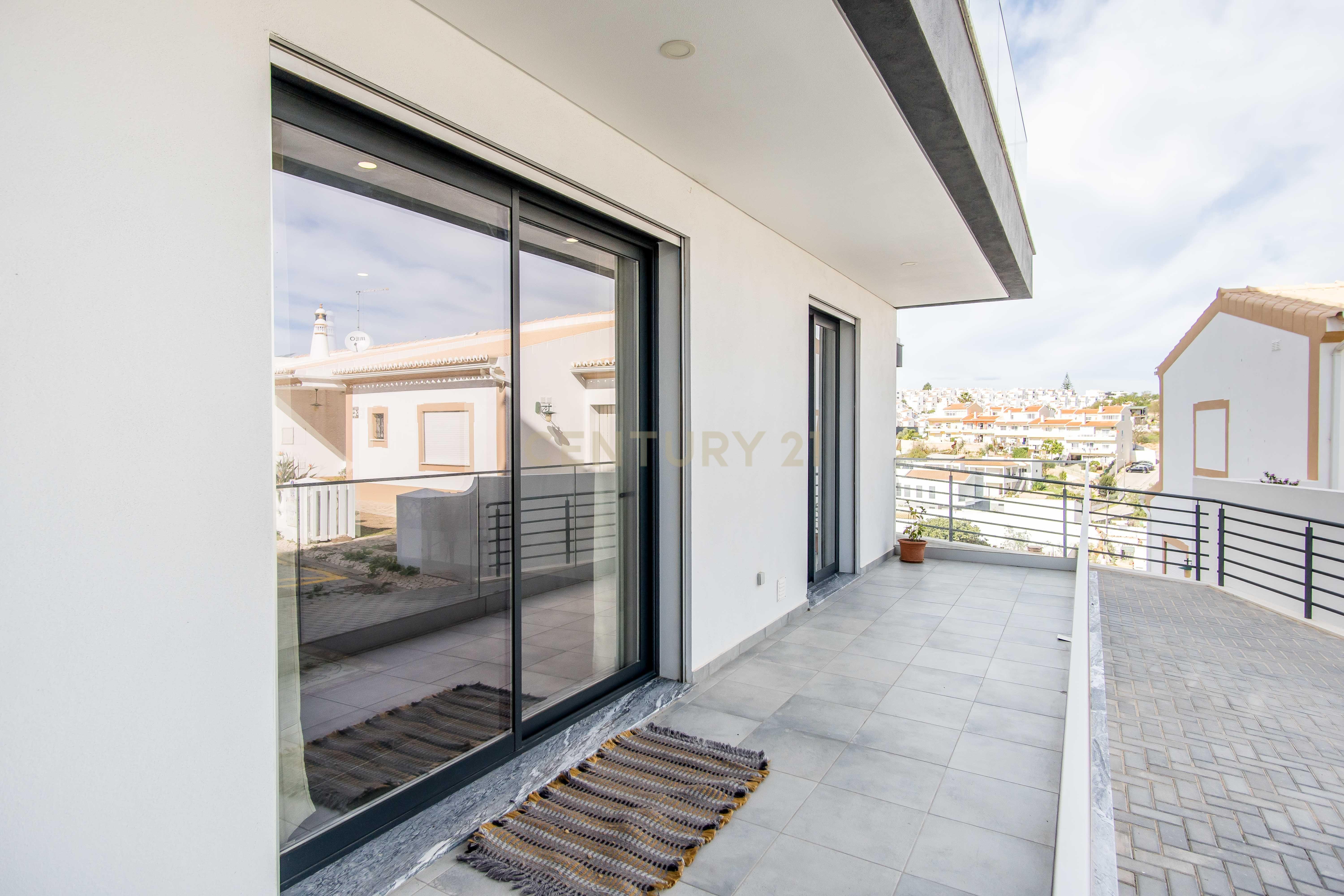 Viva o Melhor de Ferragudo num T3 de Luxo com Localização Privilegiada - Image 16