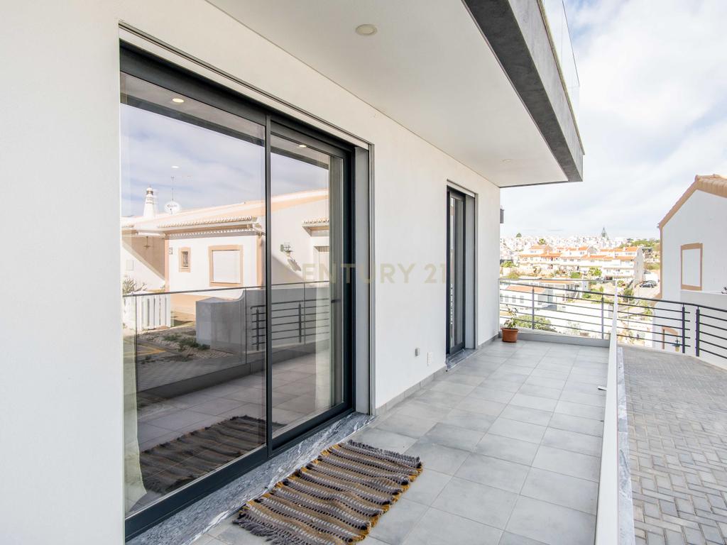Viva o Melhor de Ferragudo num T3 de Luxo com Localização Privilegiada - Image 16