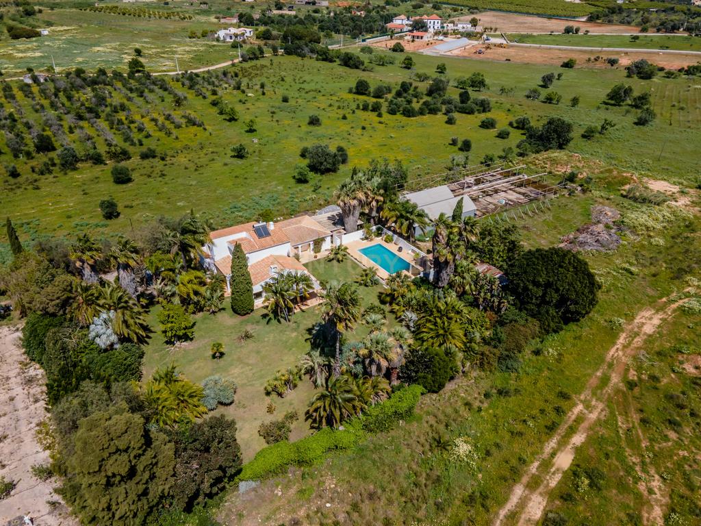 Oásis Privado com Grande Potencial Comercial em Lagoa (Algarve)   - Image 13