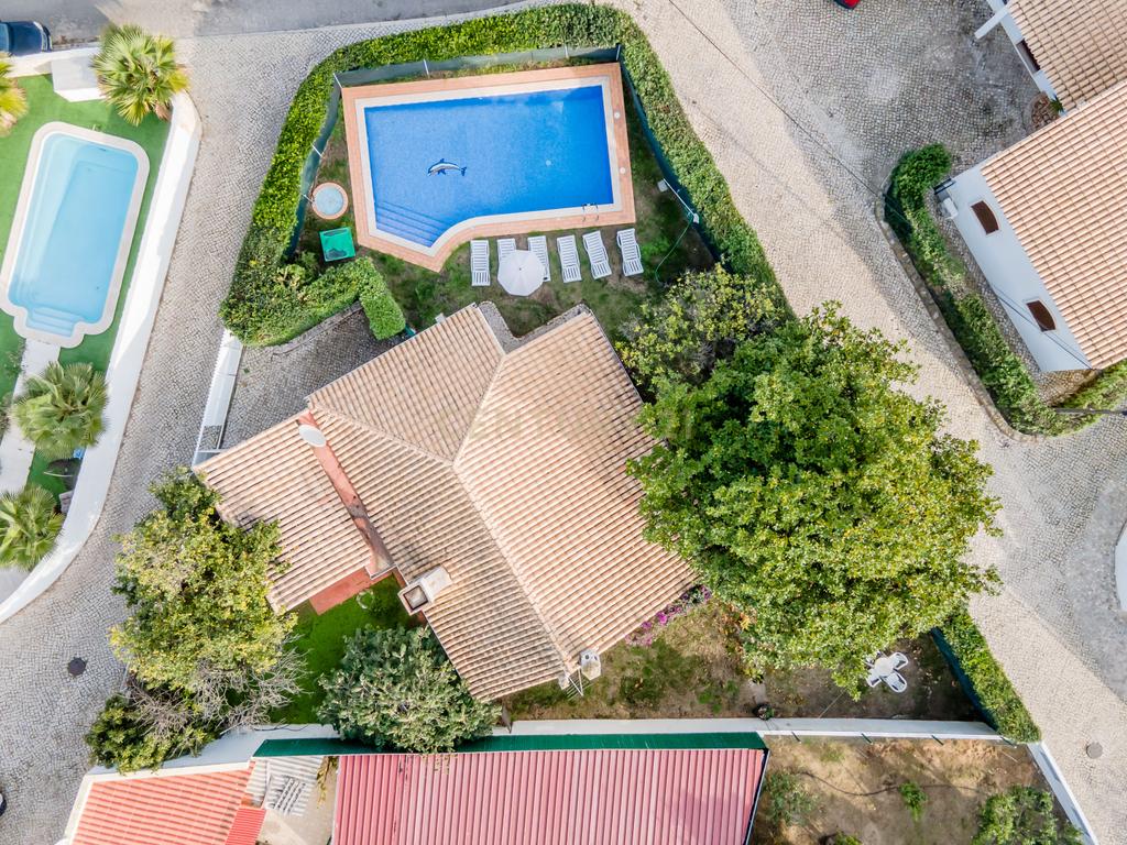 Moradia Isolada C/piscina e jardim - Image 34