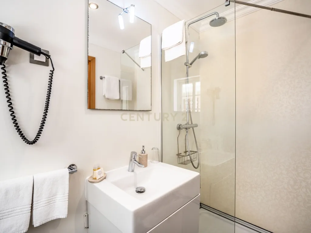 Guesthouse em Pleno Funcionamento no Coração de Portimão - Image 23