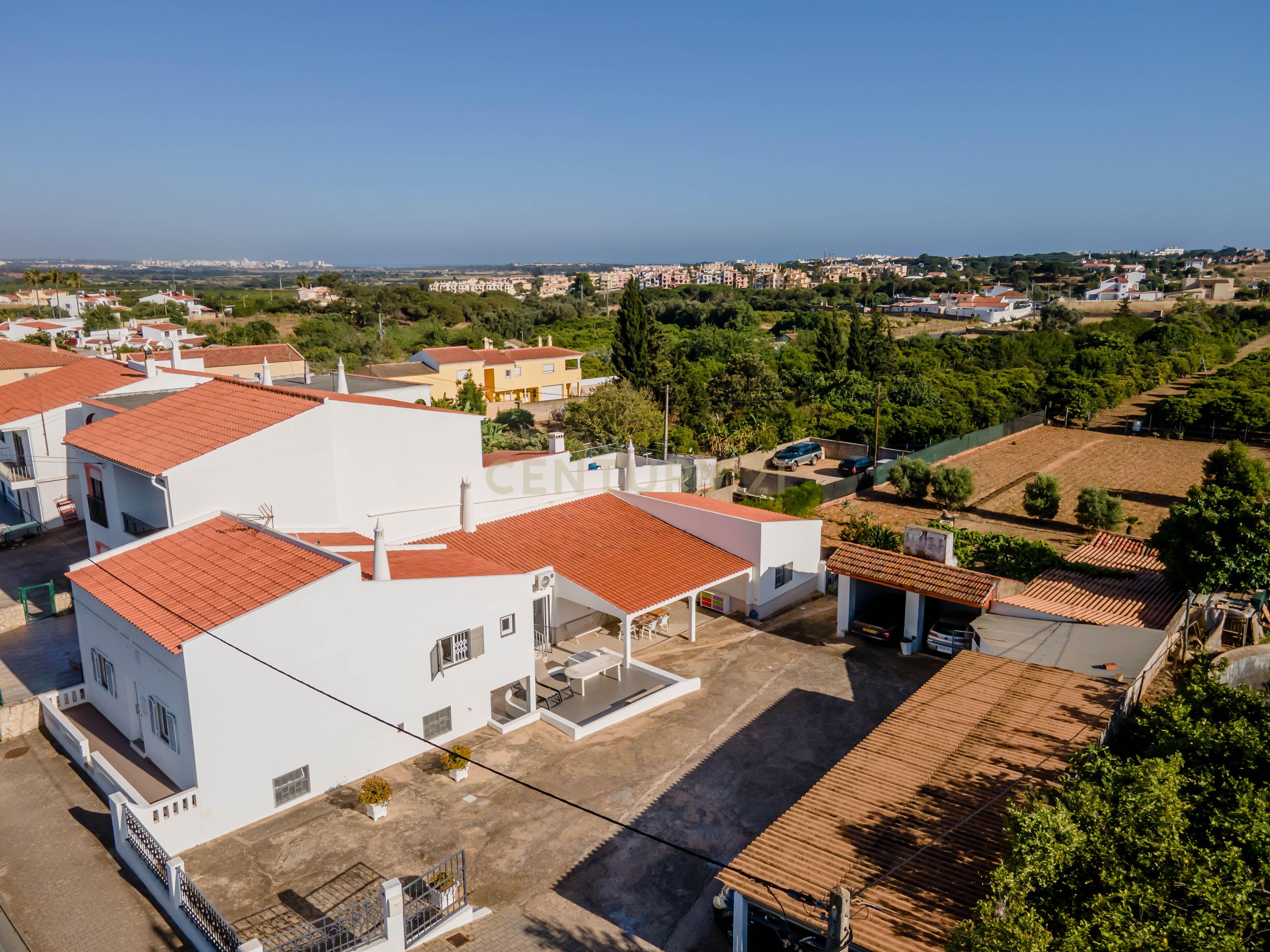 Moradia Bi-familiar com Terreno e Estacionamento Privado, Albufeira - Image 39