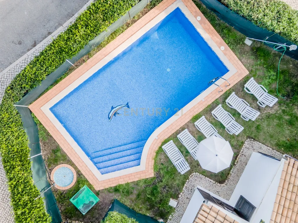 Moradia Isolada C/piscina e jardim - Image 33