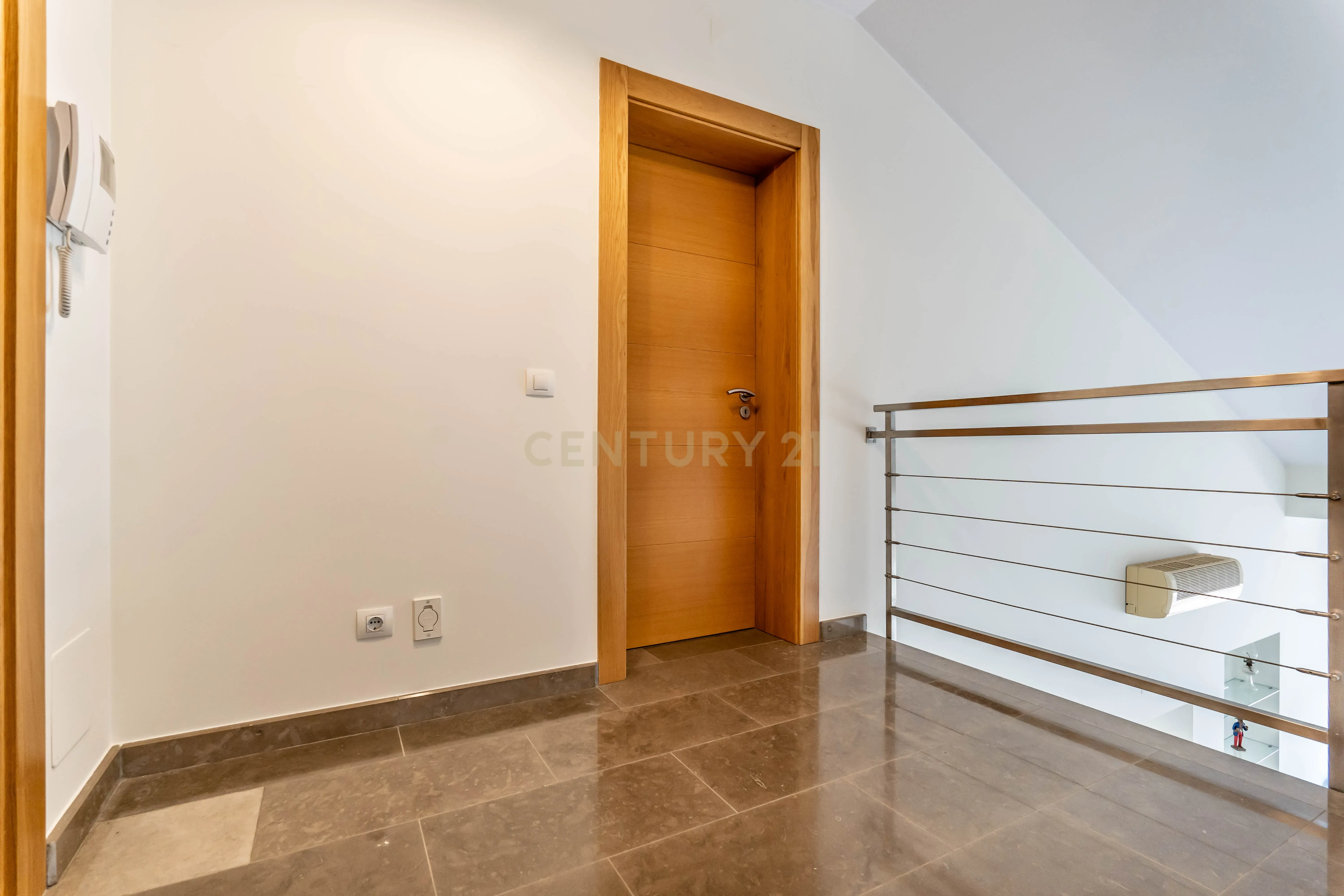 Deslumbrante Moradia T5 em Vilamoura com uma área total de 265m2 - Image 32