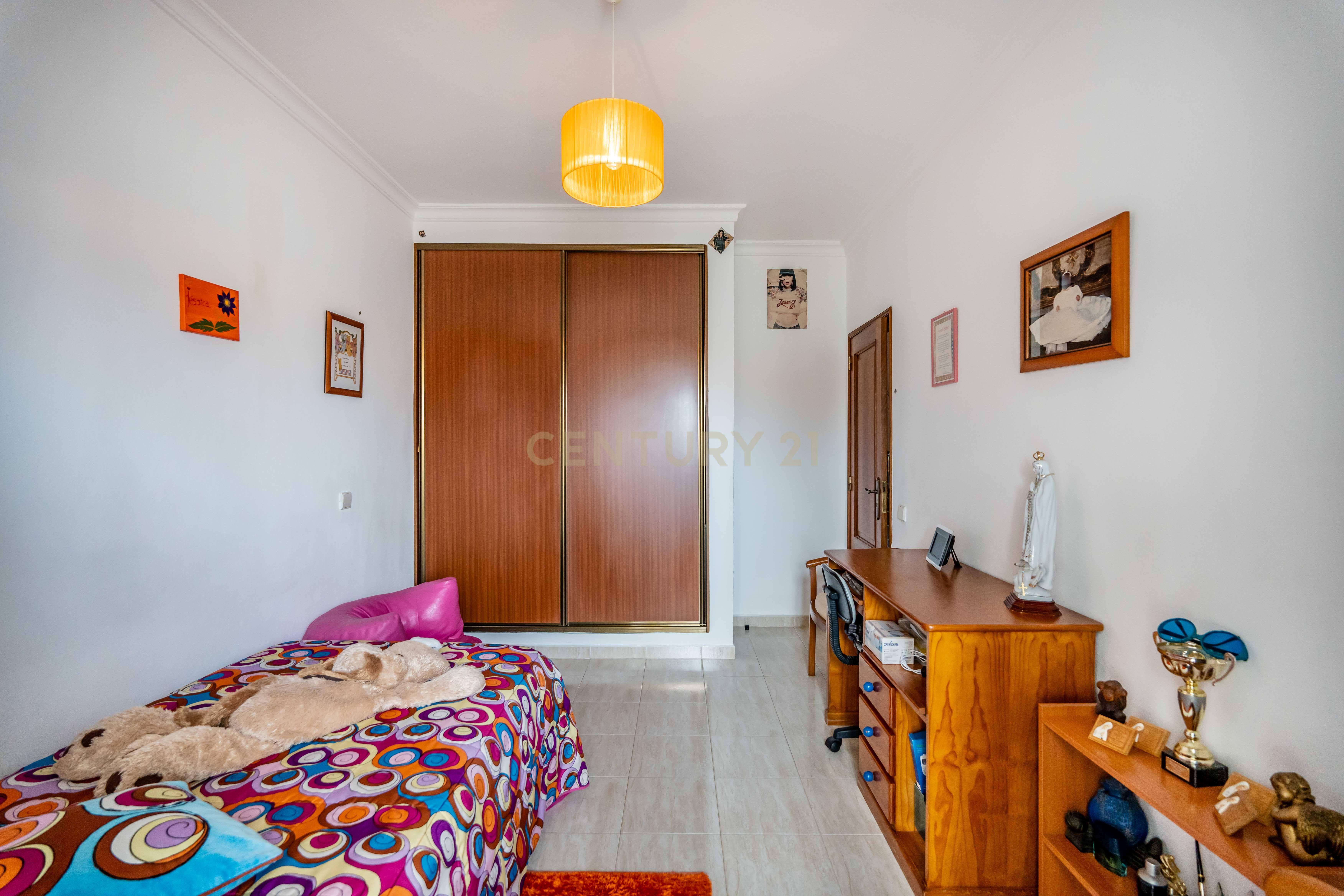Apartamento T3 com áreas generosas, Garagem em Box, em Portimão - Image 25