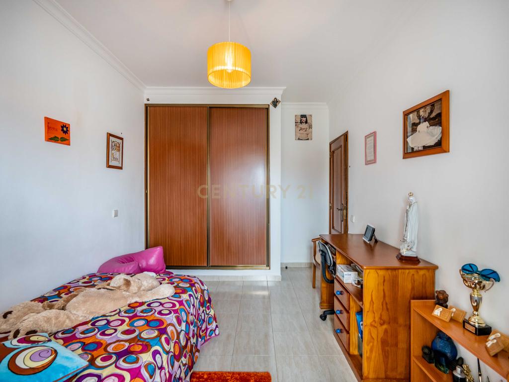 Apartamento T3 com áreas generosas, Garagem em Box, em Portimão - Image 25