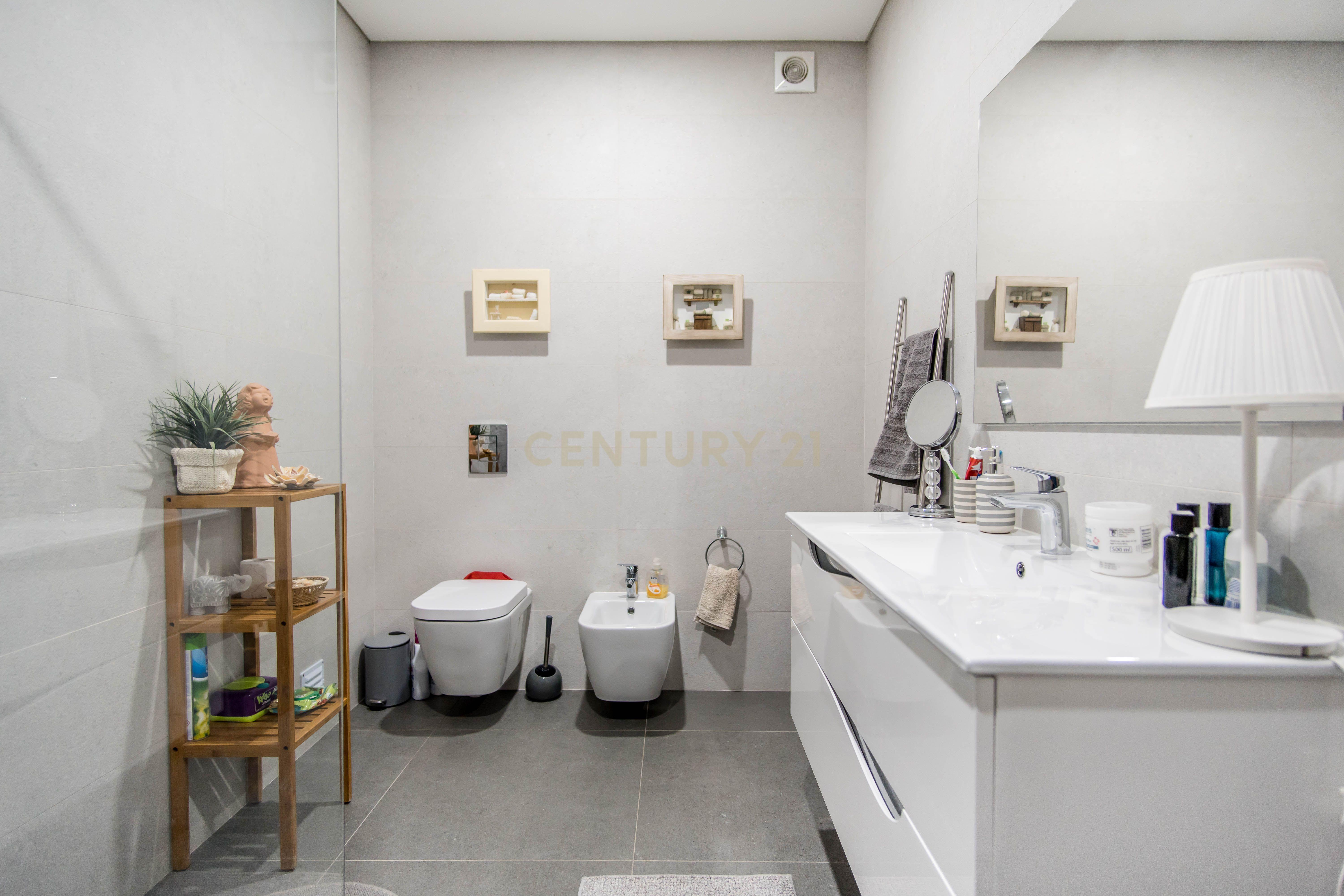 Viva o Melhor de Ferragudo num T3 de Luxo com Localização Privilegiada - Image 9