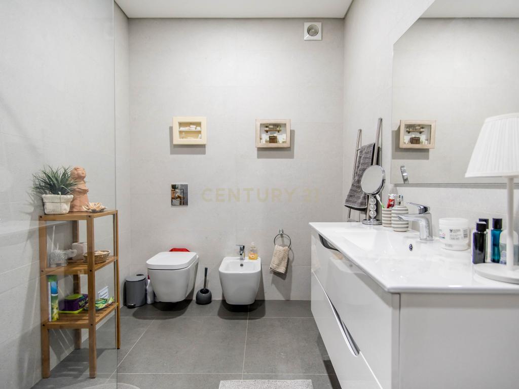 Viva o Melhor de Ferragudo num T3 de Luxo com Localização Privilegiada - Image 9