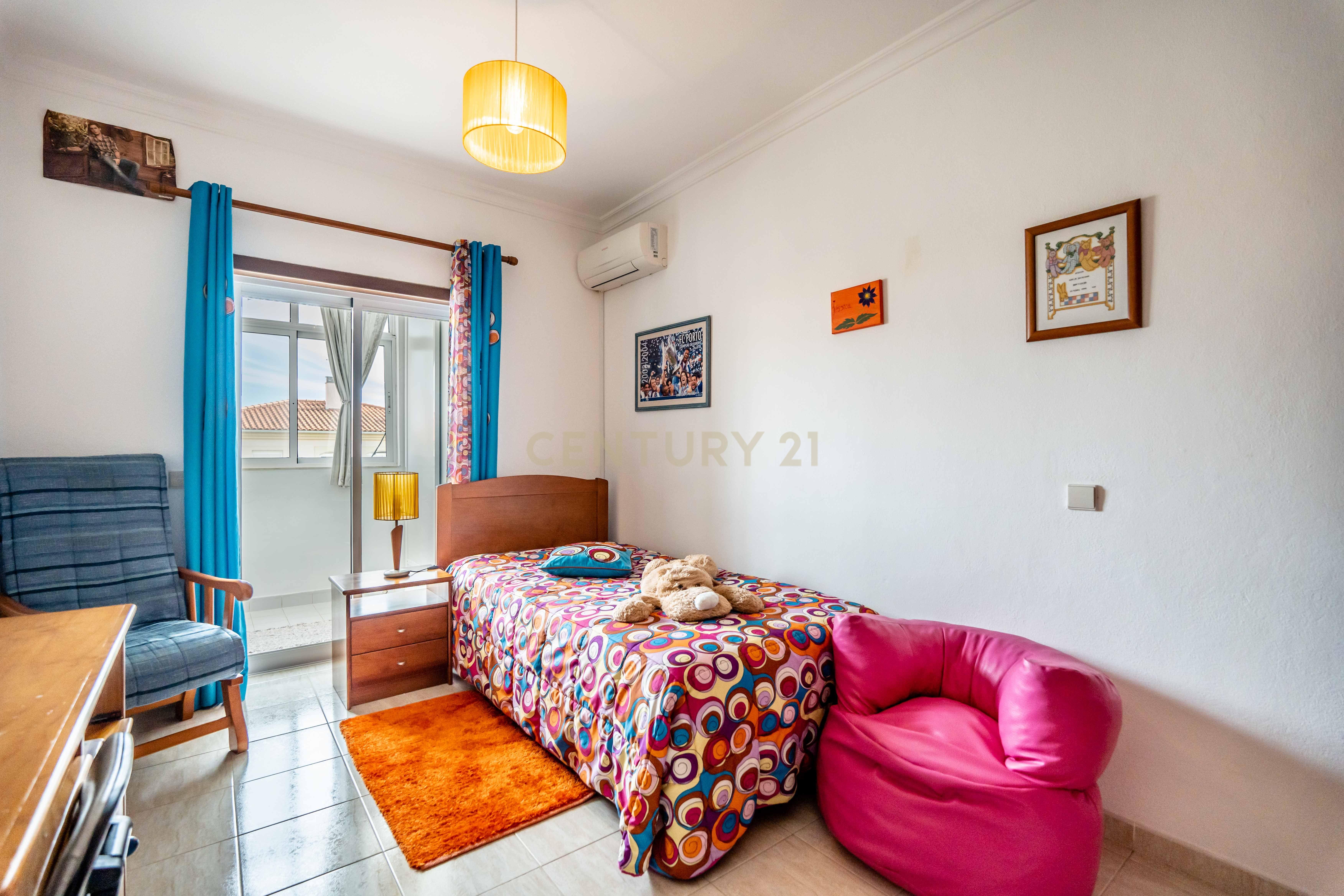 Apartamento T3 com áreas generosas, Garagem em Box, em Portimão - Image 24