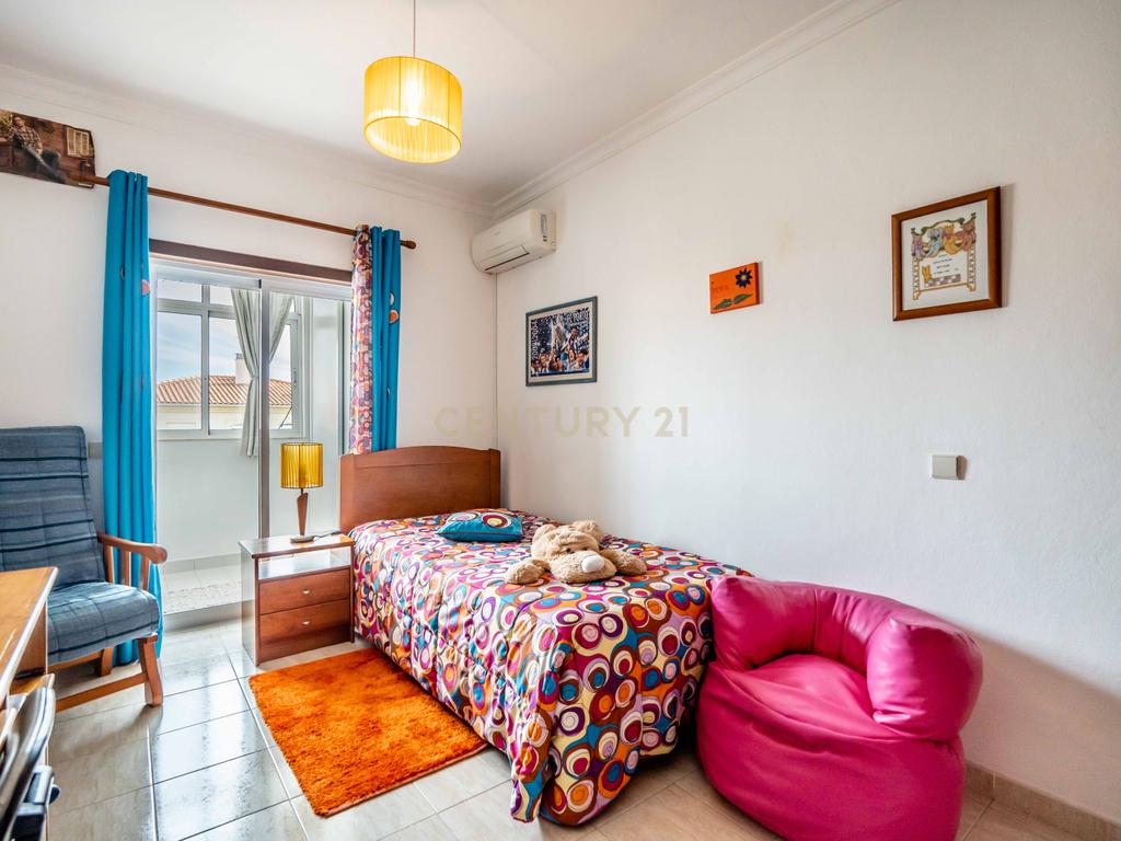 Apartamento T3 com áreas generosas, Garagem em Box, em Portimão - Image 24