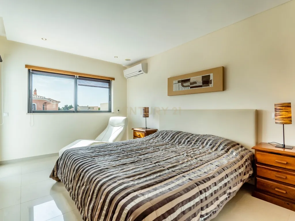 Moradia T3 com possibilidade de AL em São Rafael, Albufeira - Image 22