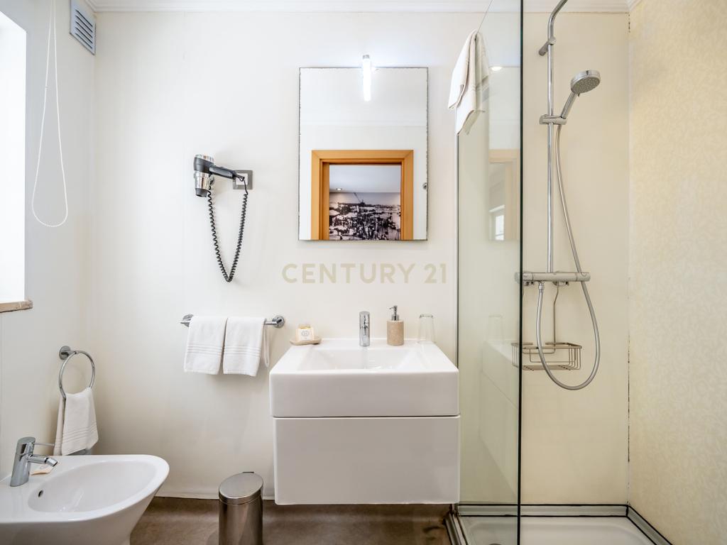 Guesthouse em Pleno Funcionamento no Coração de Portimão - Image 24