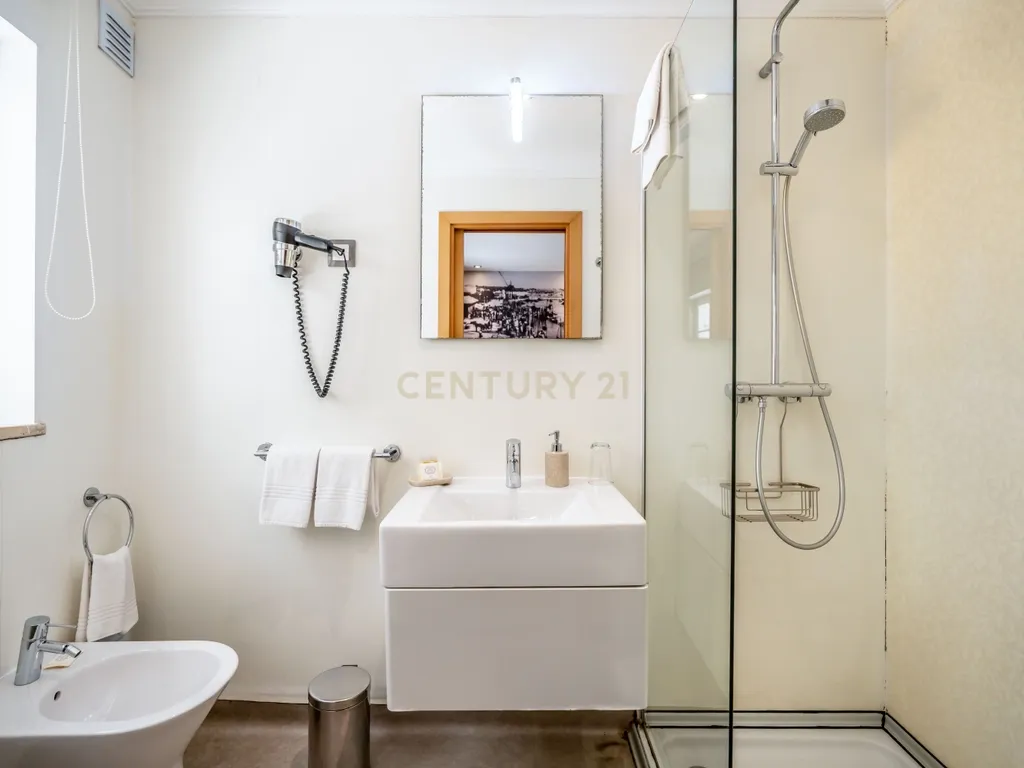 Guesthouse em Pleno Funcionamento no Coração de Portimão - Image 24