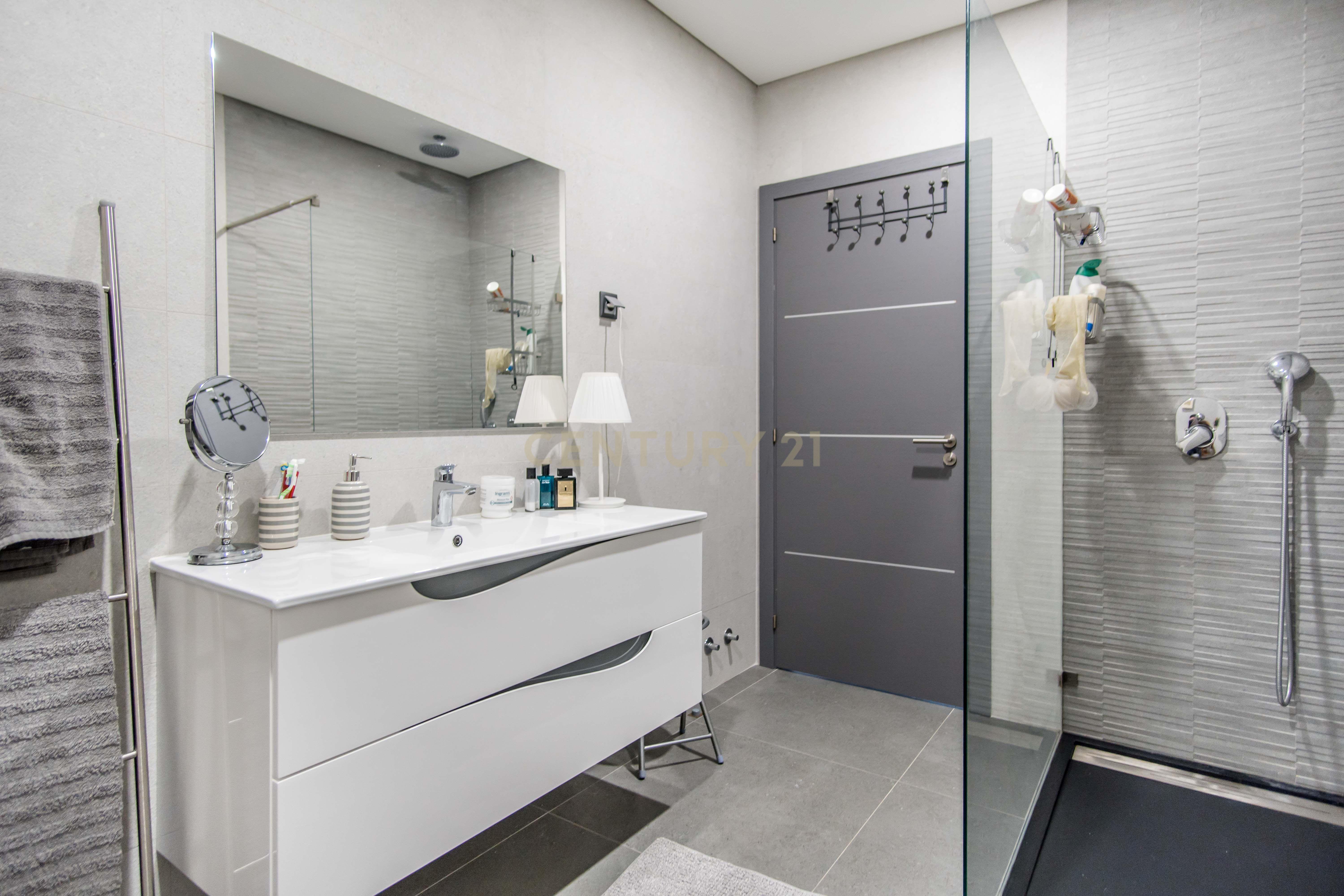 Viva o Melhor de Ferragudo num T3 de Luxo com Localização Privilegiada - Image 10