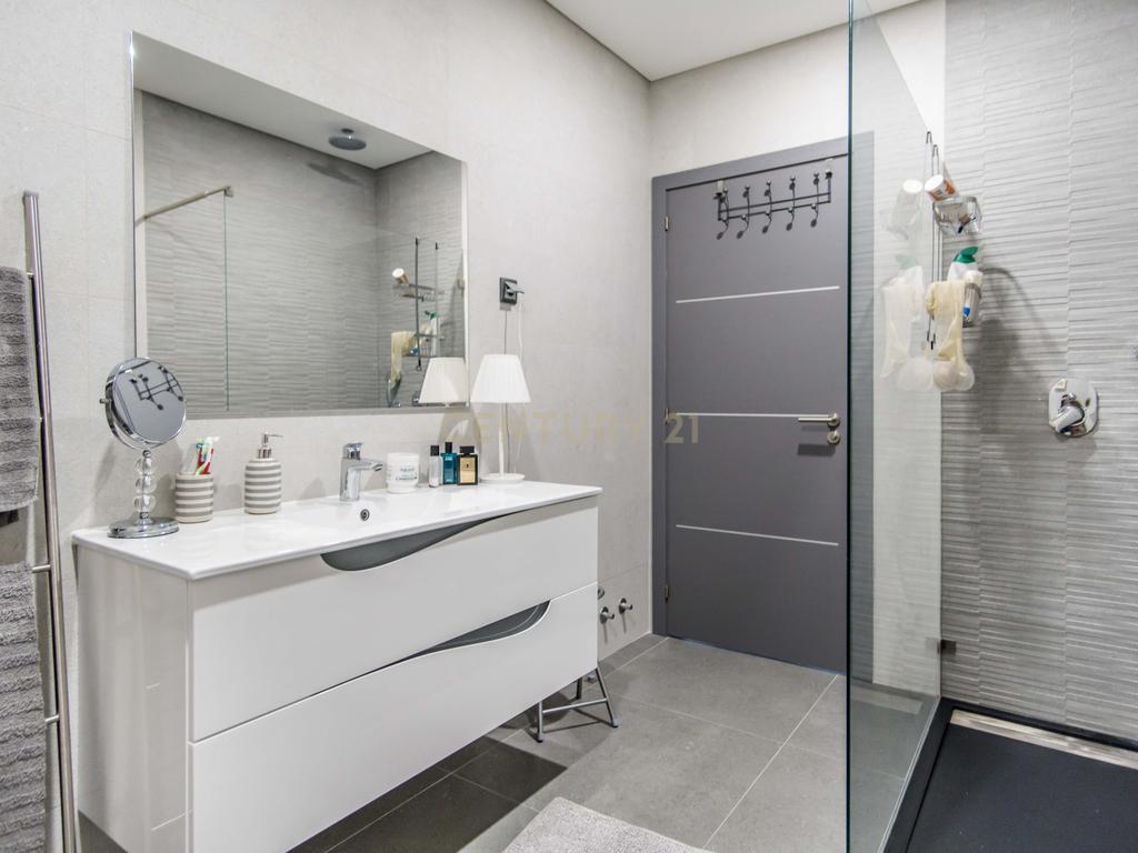 Viva o Melhor de Ferragudo num T3 de Luxo com Localização Privilegiada - Image 10