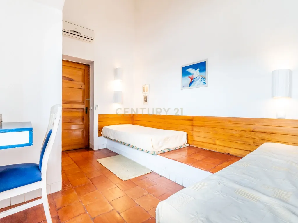 Moradia Isolada C/piscina e jardim - Image 22