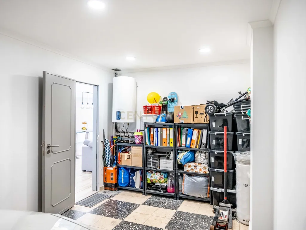 Moradia T6 com Piscina e 2 Anexos em Faro – Totalmente Renovada com Materiais de Alta Qualidade - Image 10