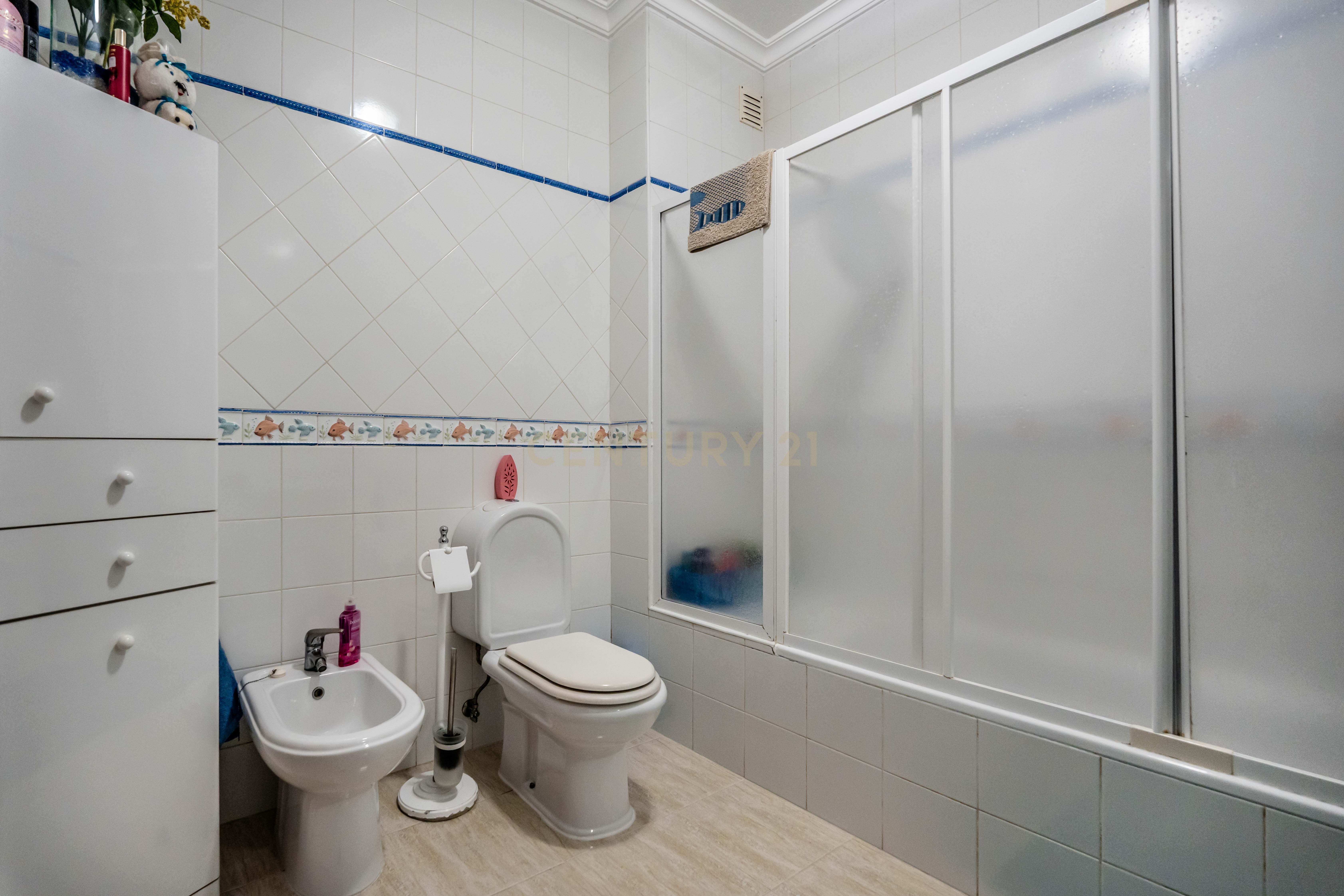 Apartamento T3 com áreas generosas, Garagem em Box, em Portimão - Image 21