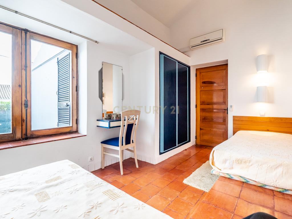 Moradia Isolada C/piscina e jardim - Image 23