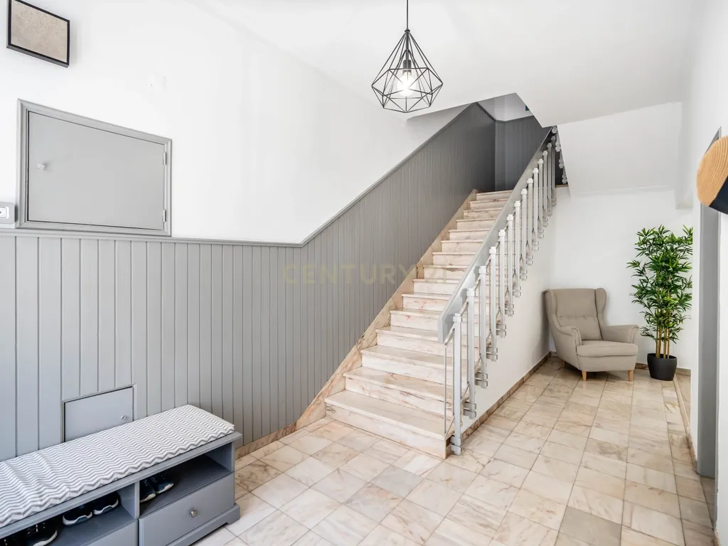 Moradia T6 com Piscina e 2 Anexos em Faro – Totalmente Renovada com Materiais de Alta Qualidade - Image 11