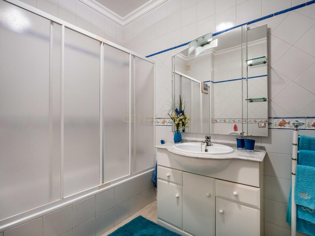 Apartamento T3 com áreas generosas, Garagem em Box, em Portimão - Image 20