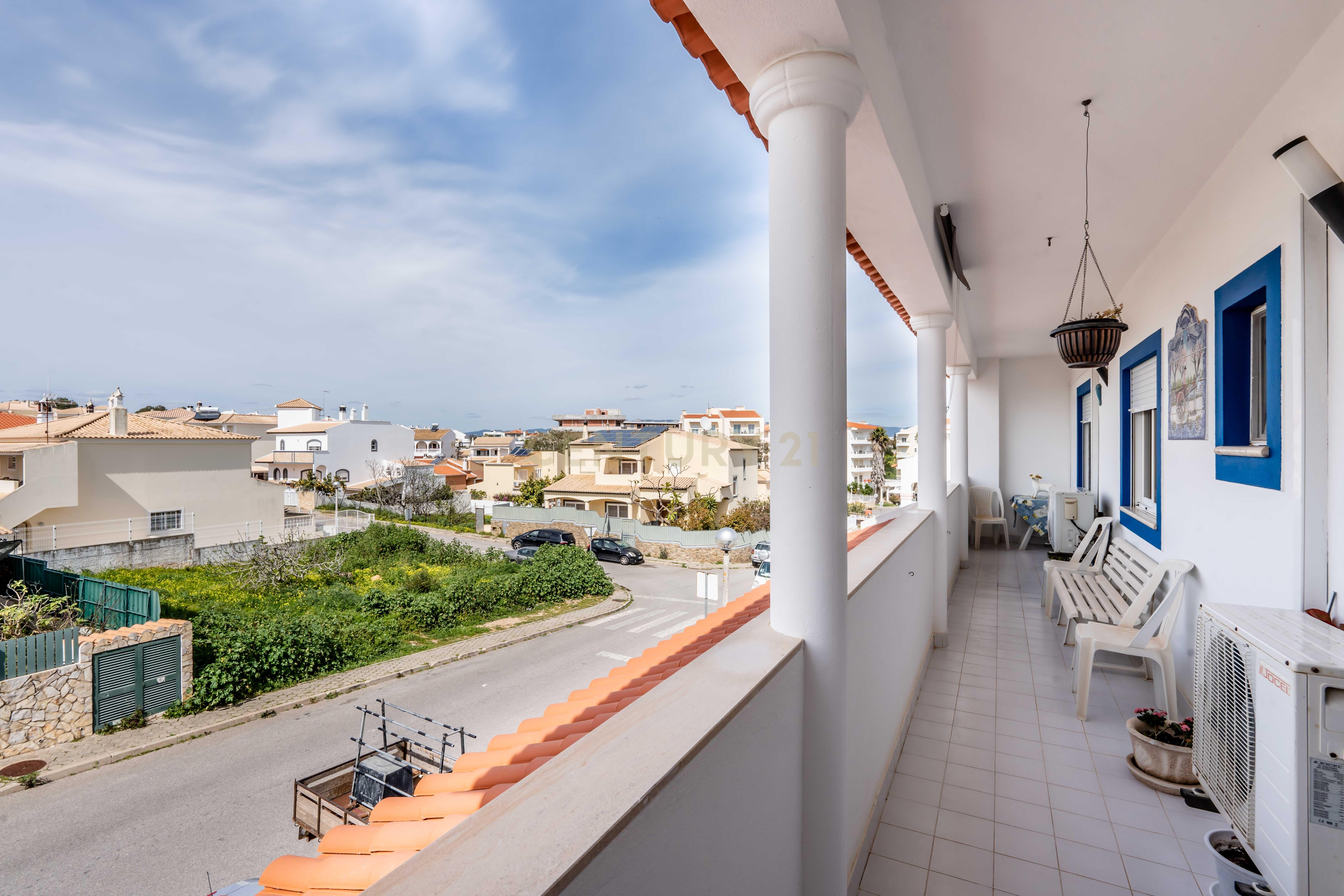 Apartamento T3 com áreas generosas, Garagem em Box, em Portimão - Image 18
